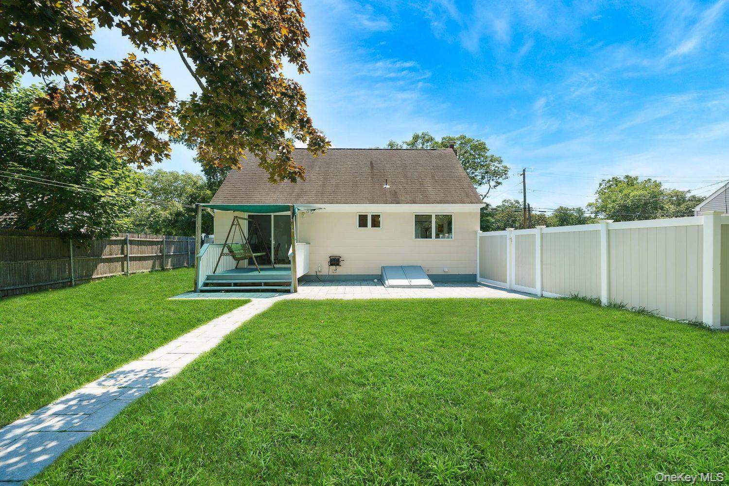 Single Family Hubbard Avenue  Suffolk County, NY 11901, MLS-1031536-36