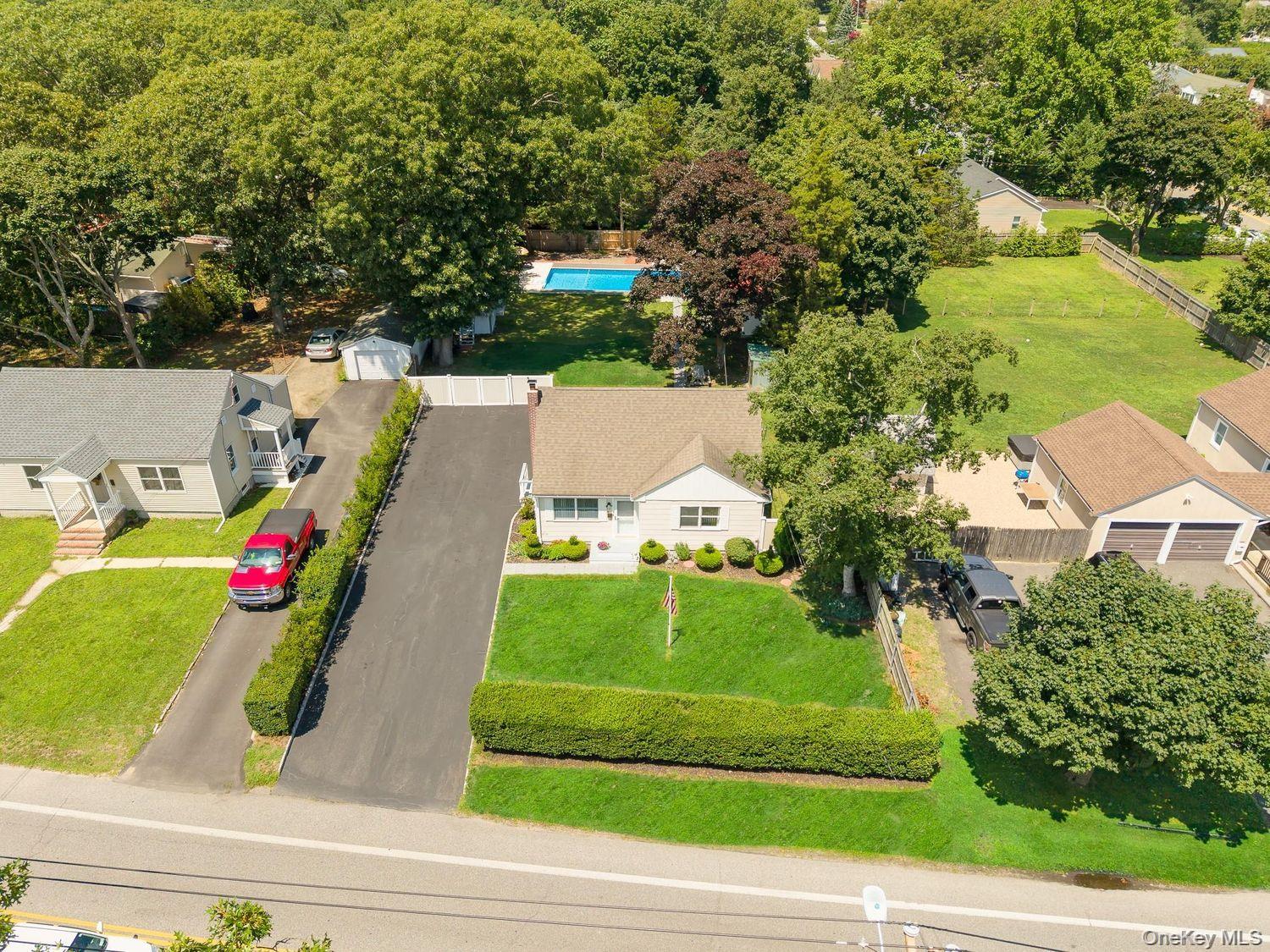 Single Family Hubbard Avenue  Suffolk County, NY 11901, MLS-1031536-39