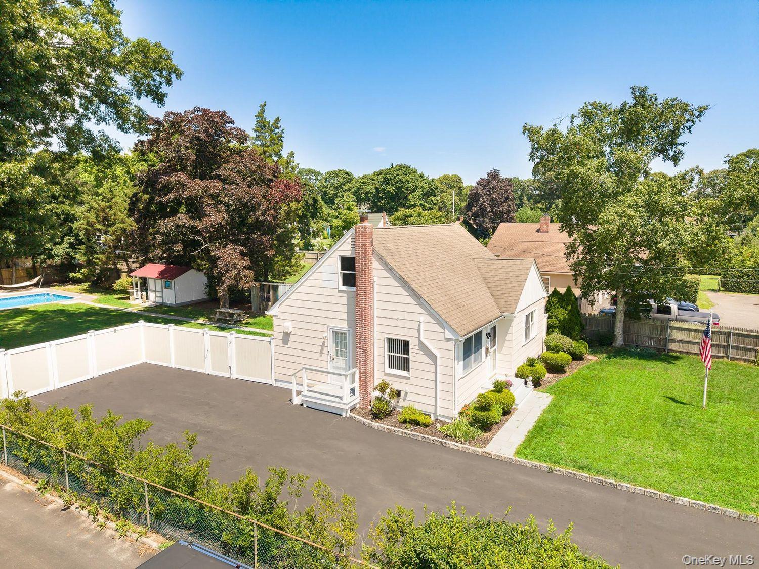 Single Family Hubbard Avenue  Suffolk County, NY 11901, MLS-1031536-42