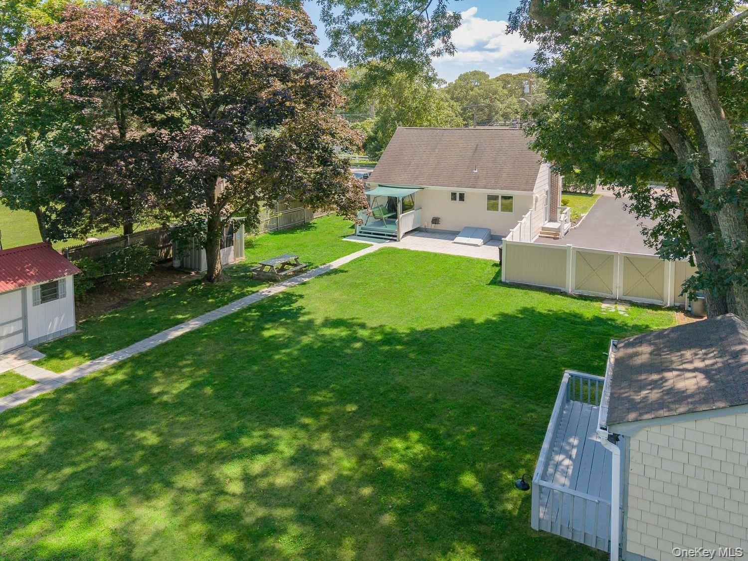 Single Family Hubbard Avenue  Suffolk County, NY 11901, MLS-1031536-44