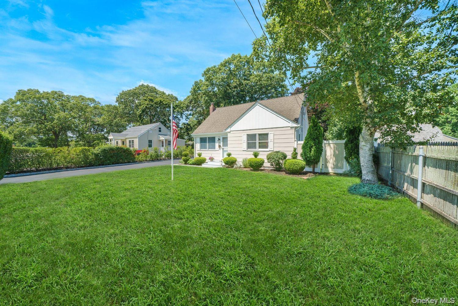 Single Family Hubbard Avenue  Suffolk County, NY 11901, MLS-1031536-8
