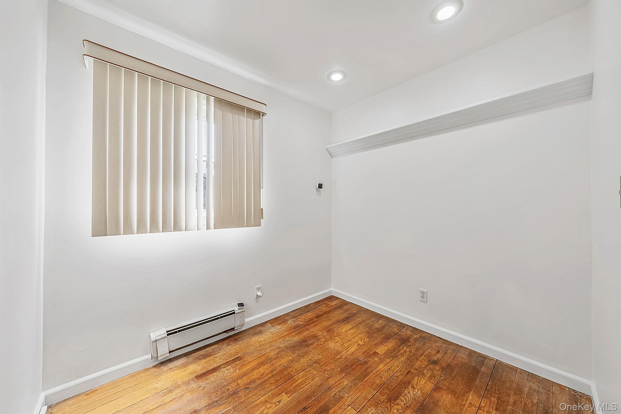 Single Family 10th Street Nassau County, NY 11714, MLS-1031563-16