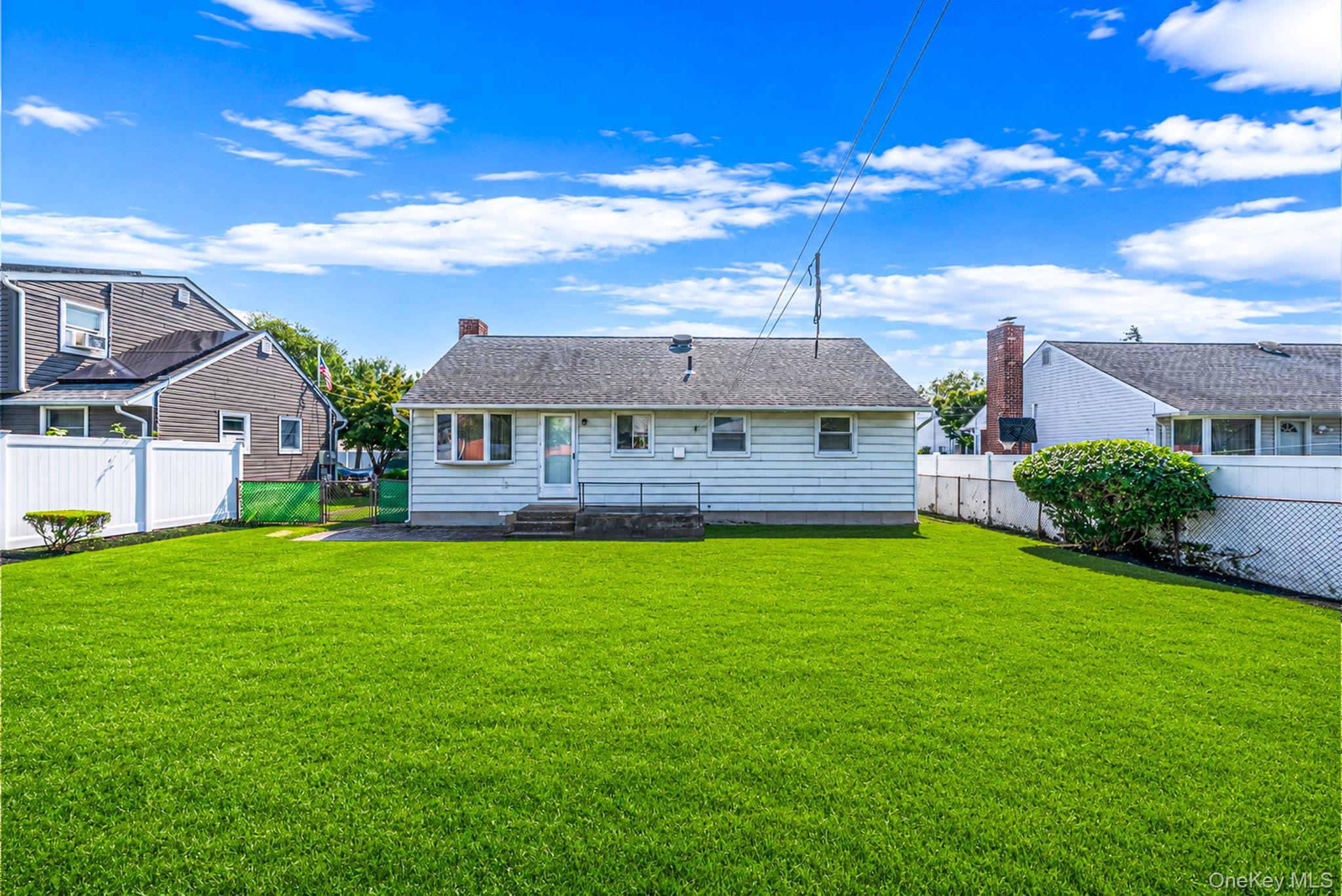 Single Family 10th Street Nassau County, NY 11714, MLS-1031563-23