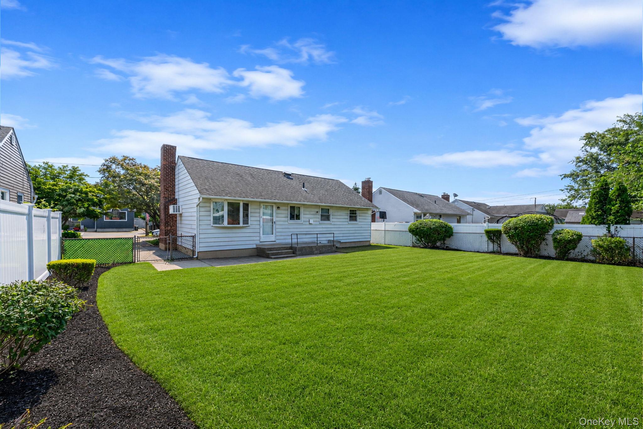 Single Family 10th Street Nassau County, NY 11714, MLS-1031563-25