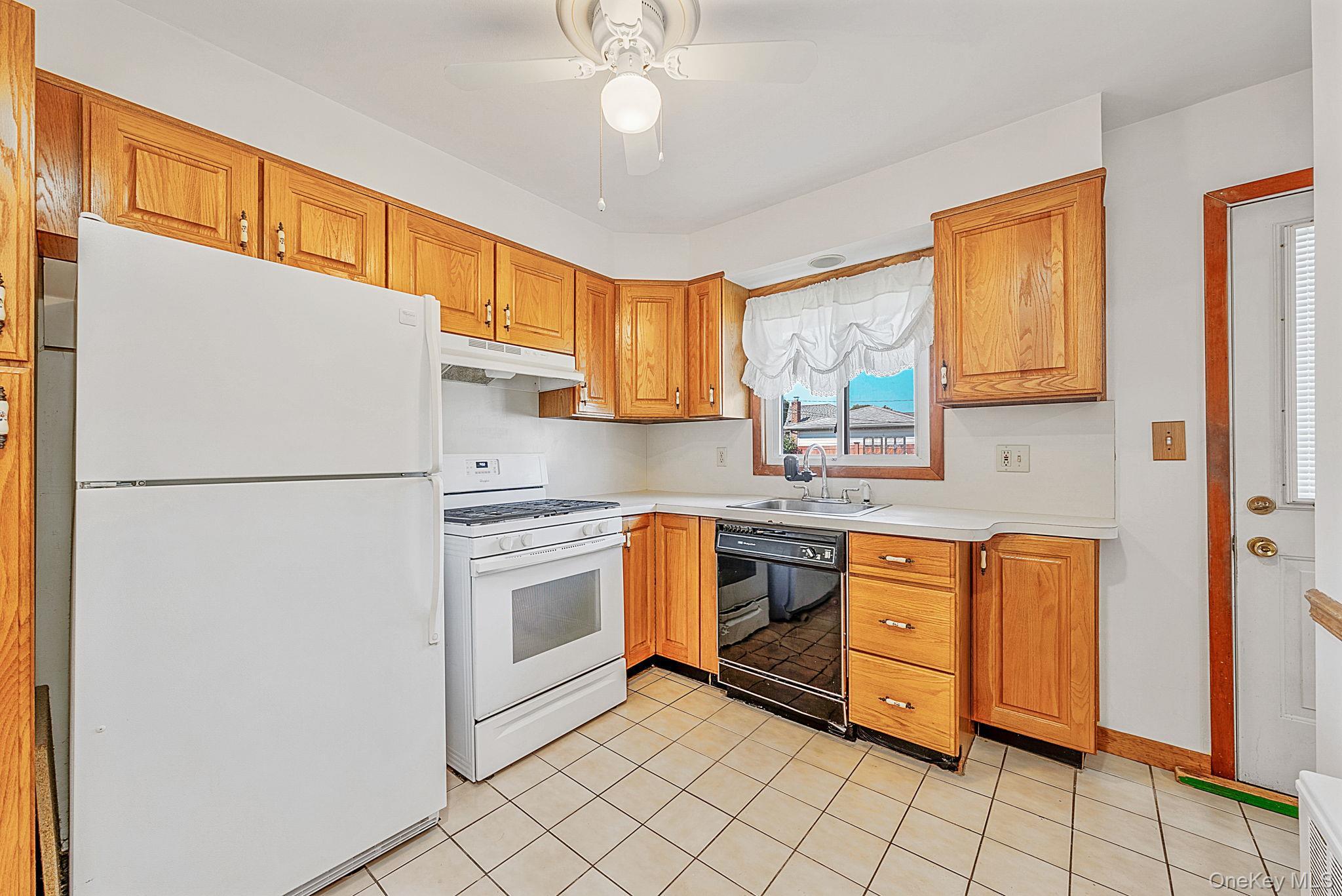 Single Family 10th Street Nassau County, NY 11714, MLS-1031563-9