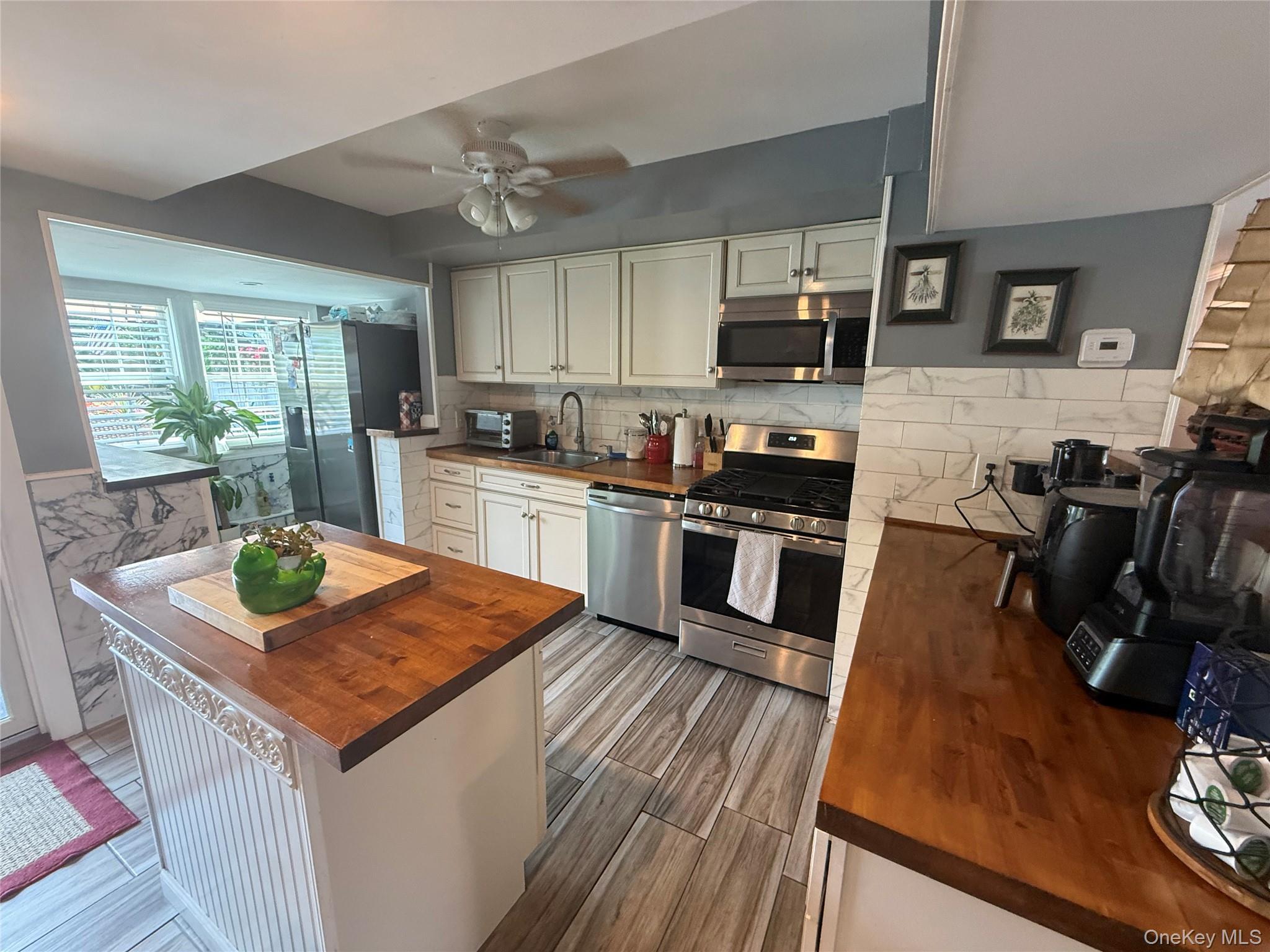 Single Family Fairway Drive  Suffolk County, NY 11776, MLS-1031586-10
