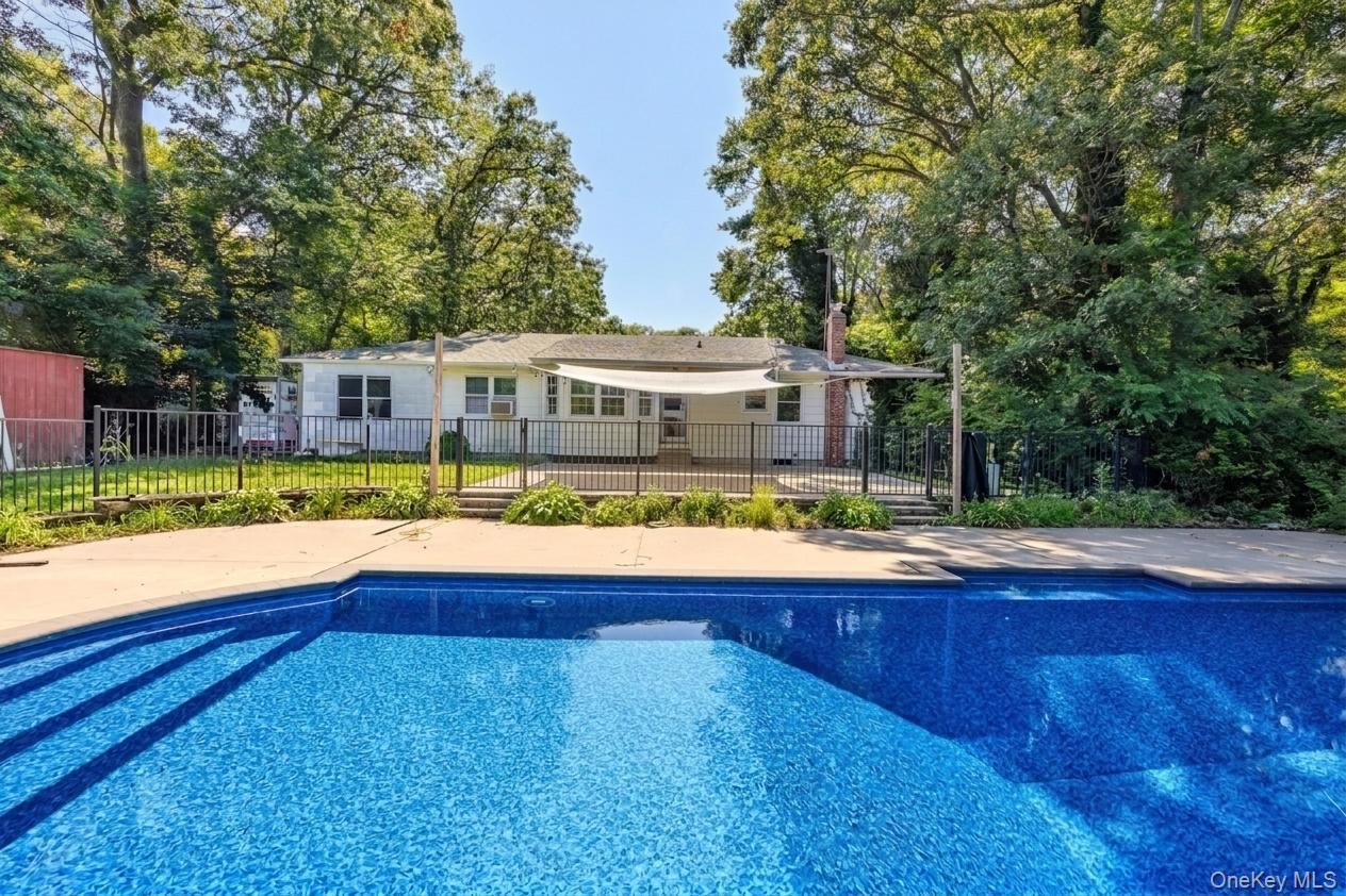 Single Family Black Locust Avenue  Suffolk County, NY 11733, MLS-1031598-27