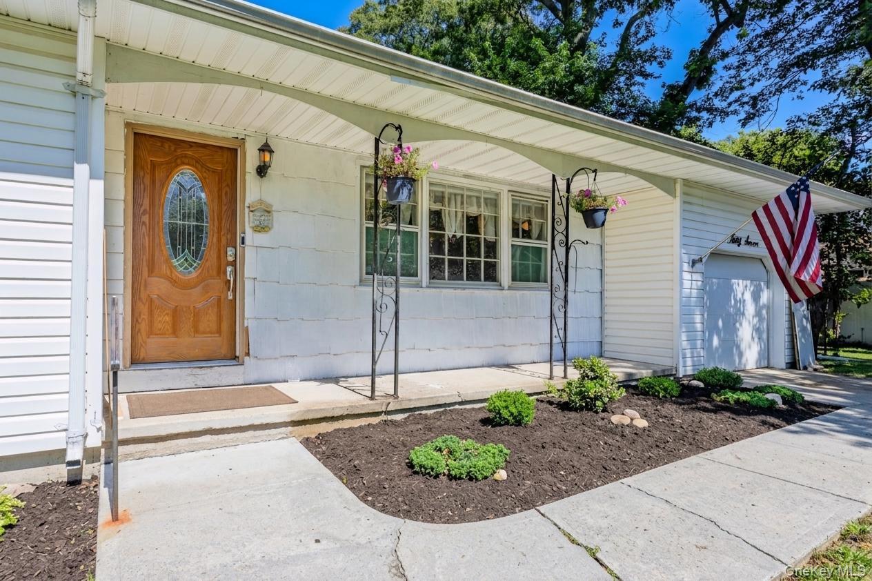 Single Family Black Locust Avenue  Suffolk County, NY 11733, MLS-1031598-4