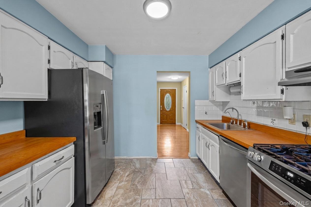 Single Family Black Locust Avenue  Suffolk County, NY 11733, MLS-1031598-9