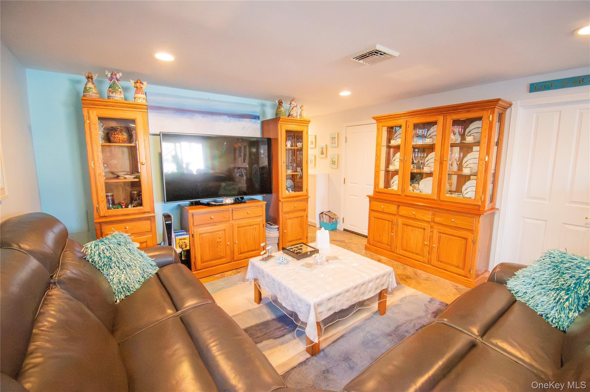 Single Family Parkway Drive  Nassau County, NY 11510, MLS-1031612-43