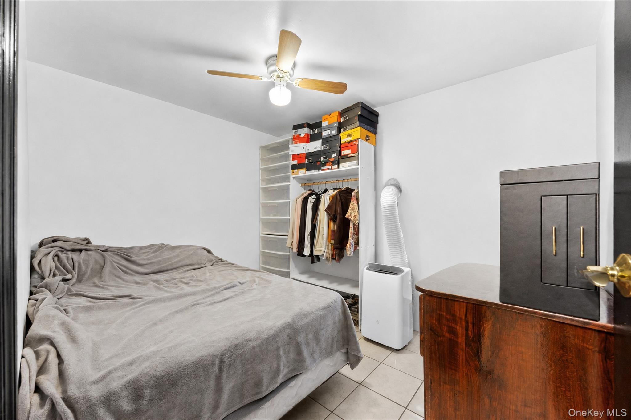 Single Family Tiemann Avenue Bronx, NY 10469, MLS-1031618-12