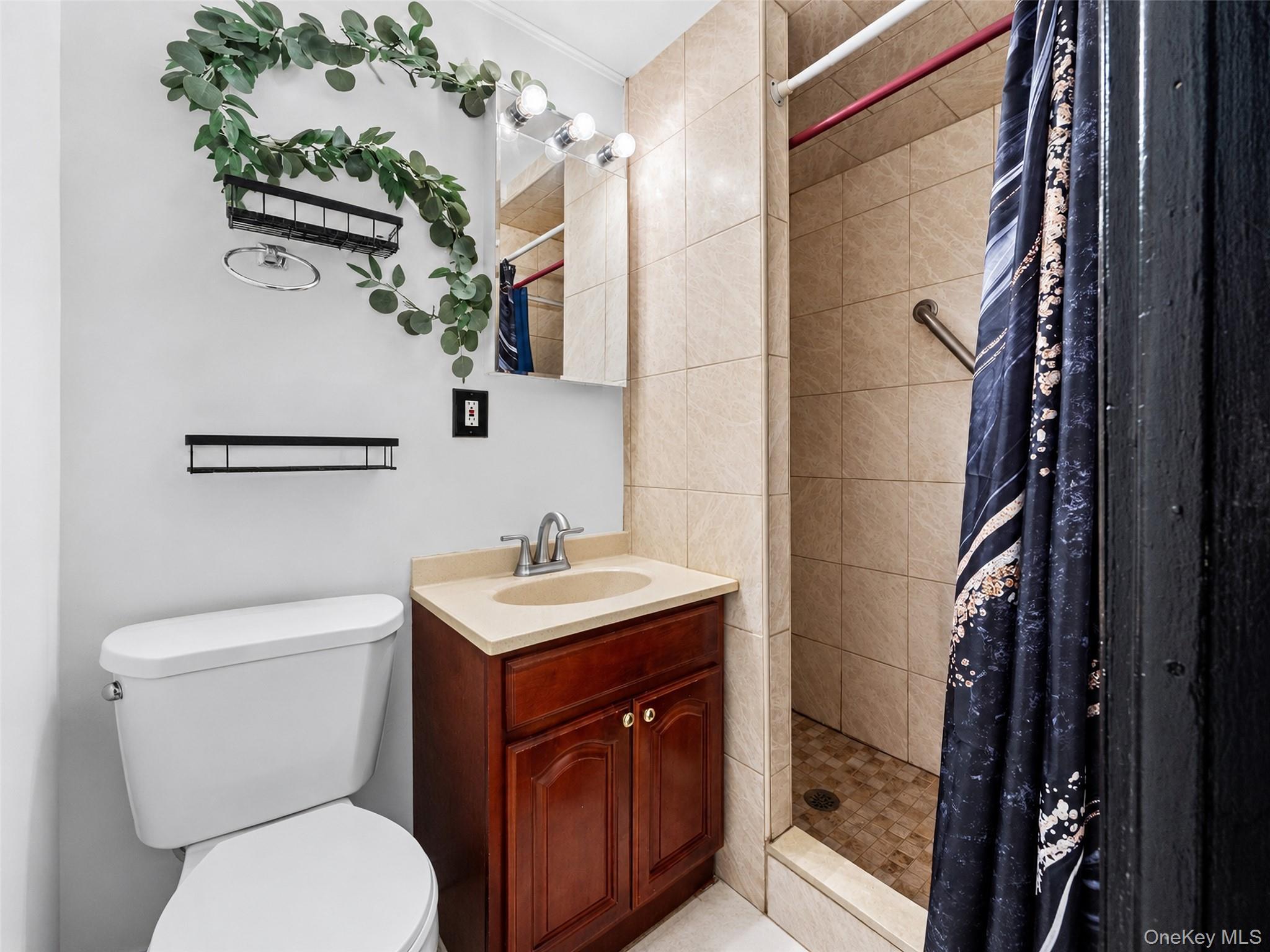 Single Family Tiemann Avenue Bronx, NY 10469, MLS-1031618-18