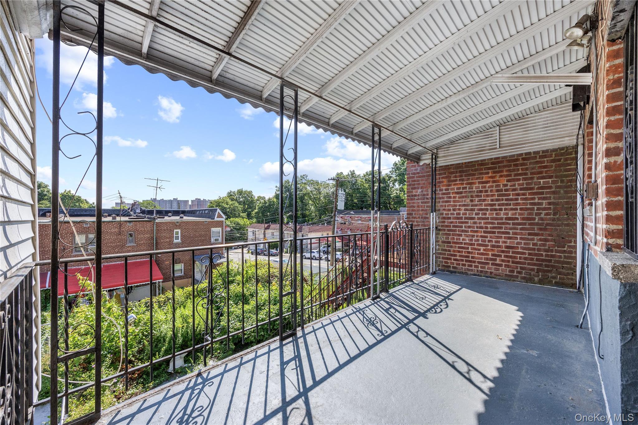 Single Family Tiemann Avenue Bronx, NY 10469, MLS-1031618-2