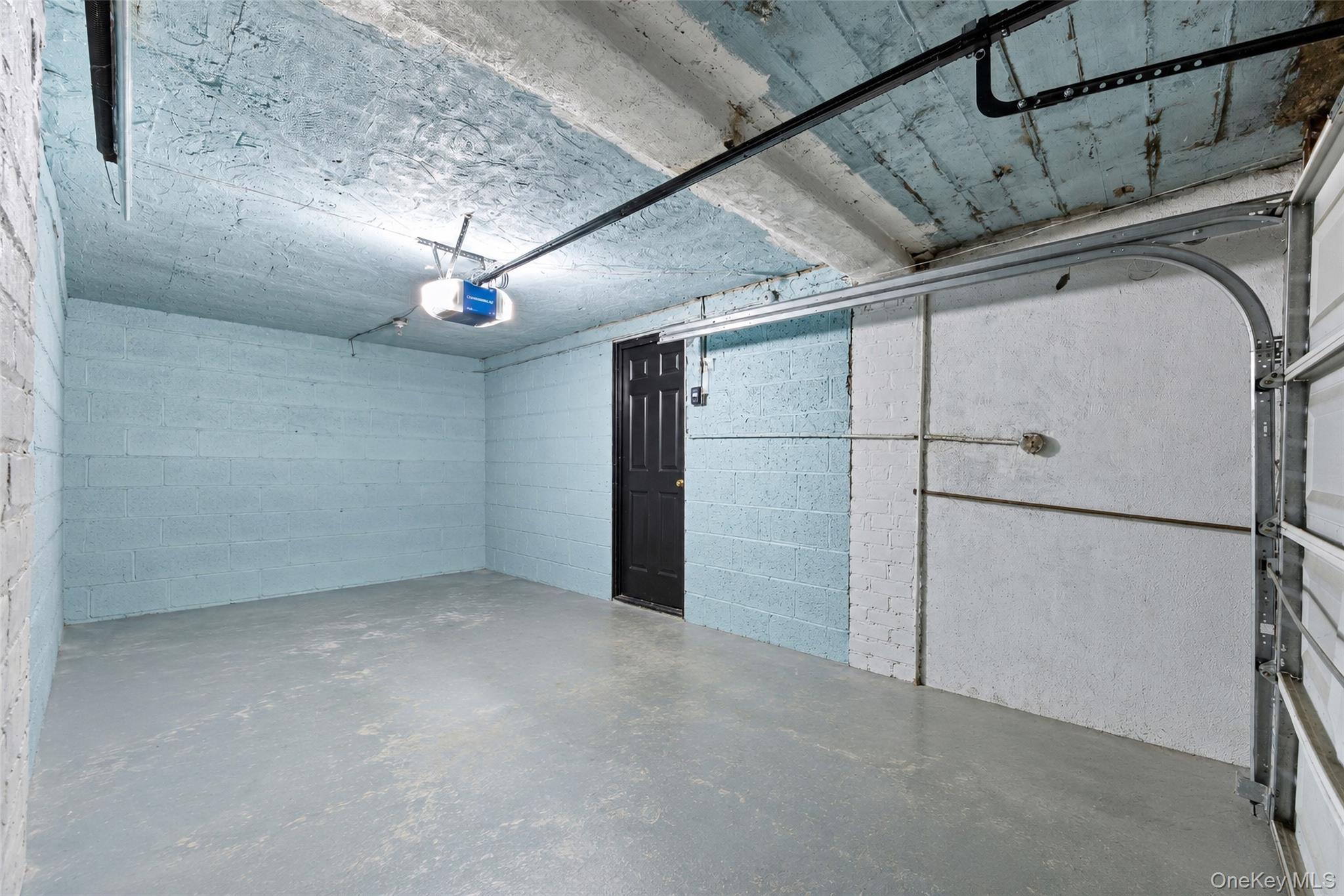 Single Family Tiemann Avenue Bronx, NY 10469, MLS-1031618-21
