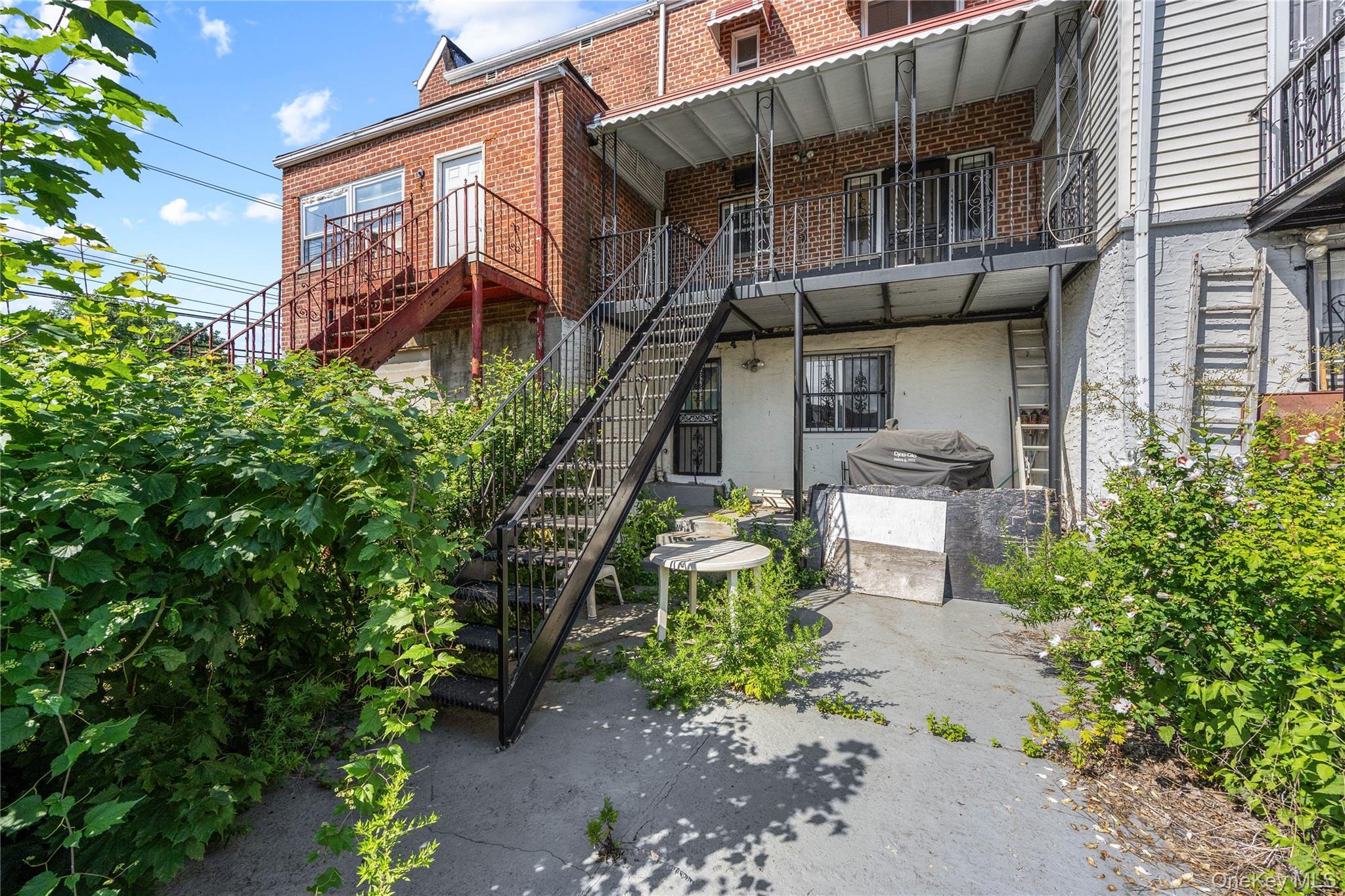 Single Family Tiemann Avenue Bronx, NY 10469, MLS-1031618-24