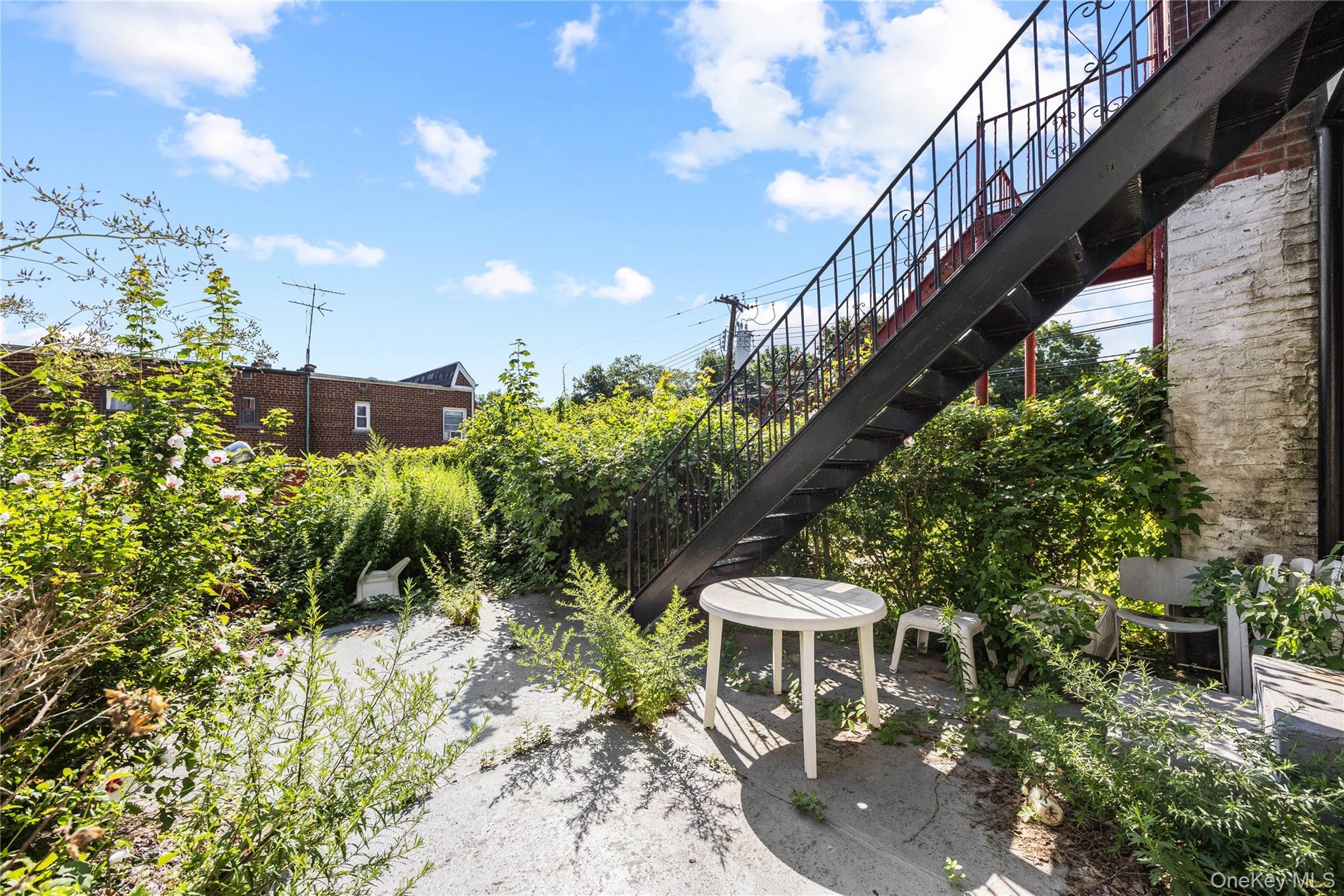 Single Family Tiemann Avenue Bronx, NY 10469, MLS-1031618-25