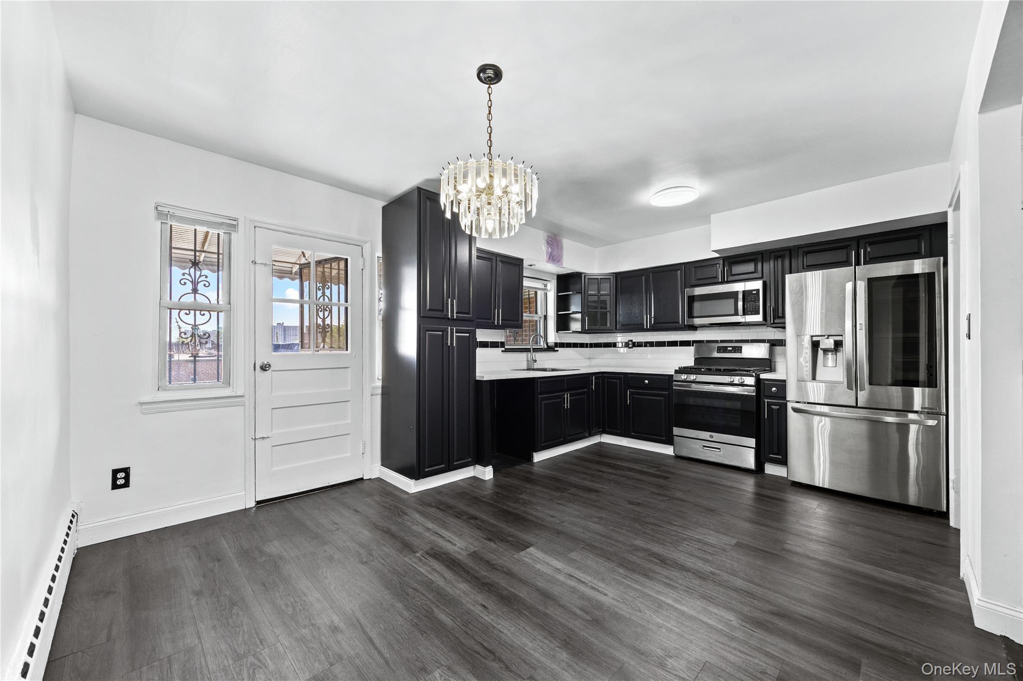 Single Family Tiemann Avenue Bronx, NY 10469, MLS-1031618-5