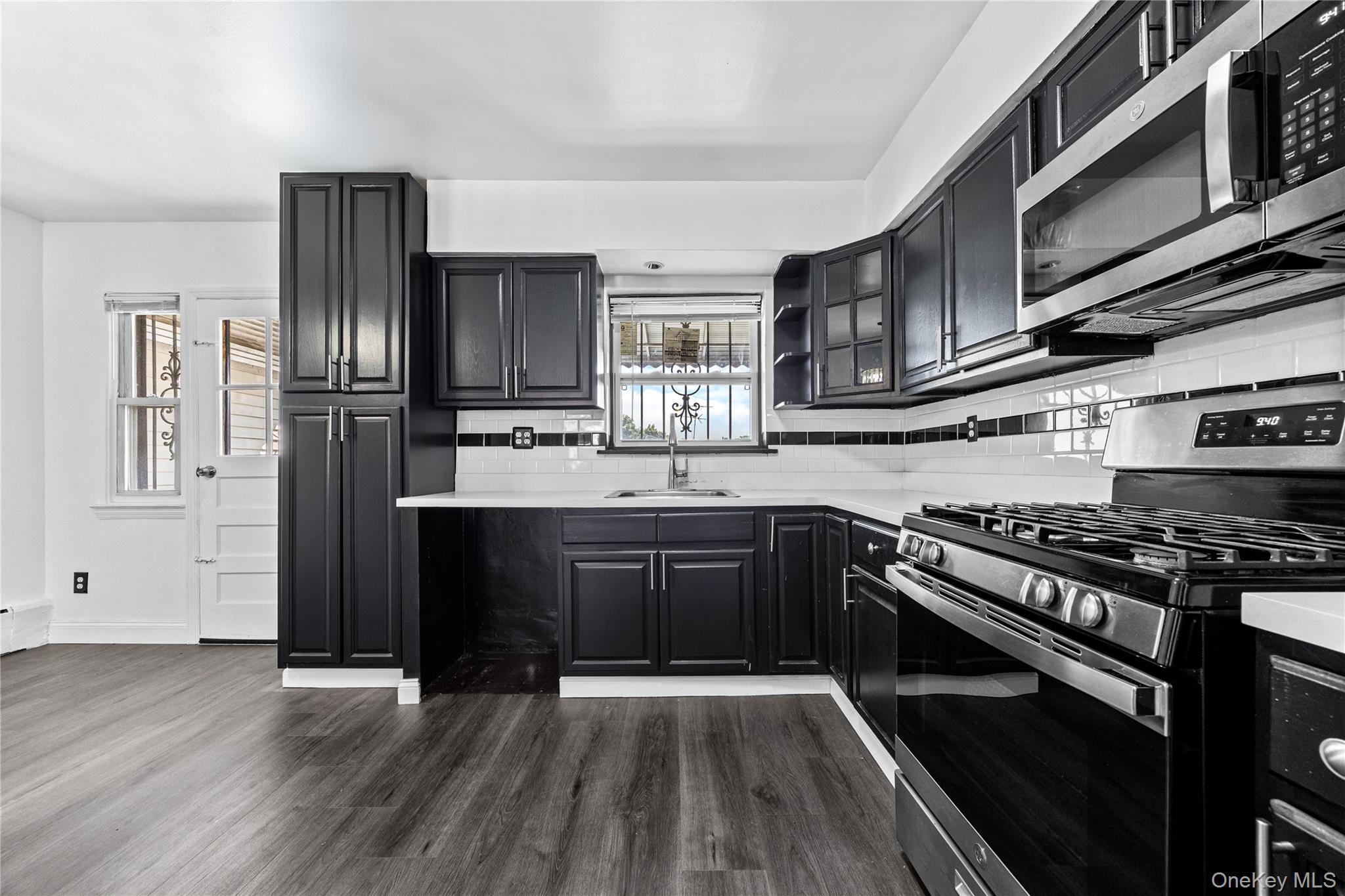 Single Family Tiemann Avenue Bronx, NY 10469, MLS-1031618-6