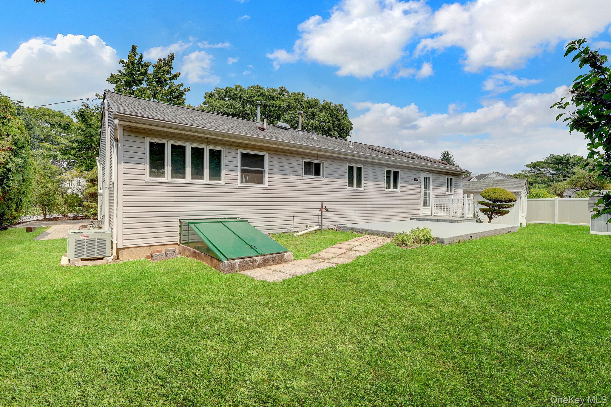Single Family W 4th Street  Suffolk County, NY 11795, MLS-1031624-32