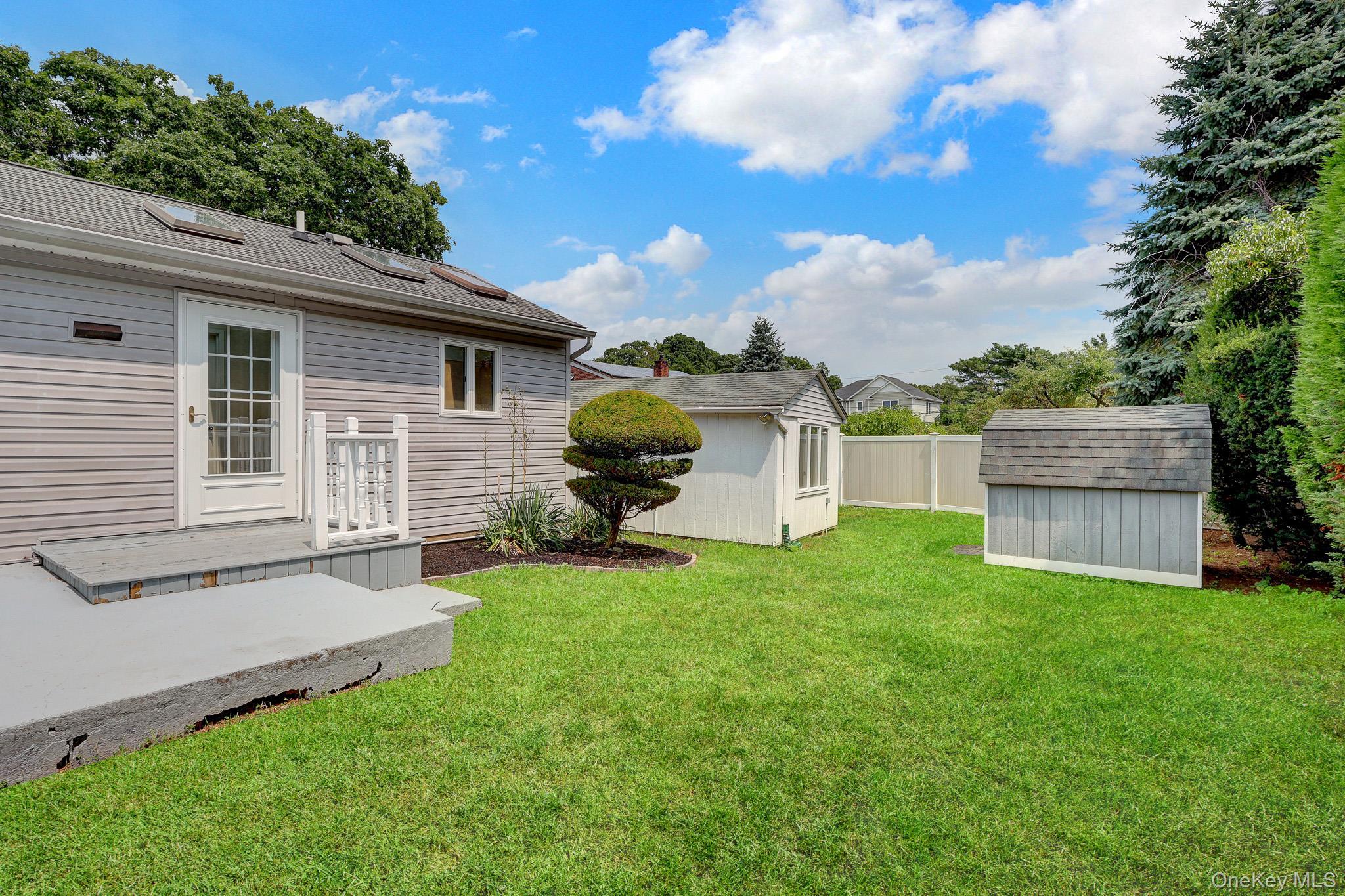 Single Family W 4th Street  Suffolk County, NY 11795, MLS-1031624-33