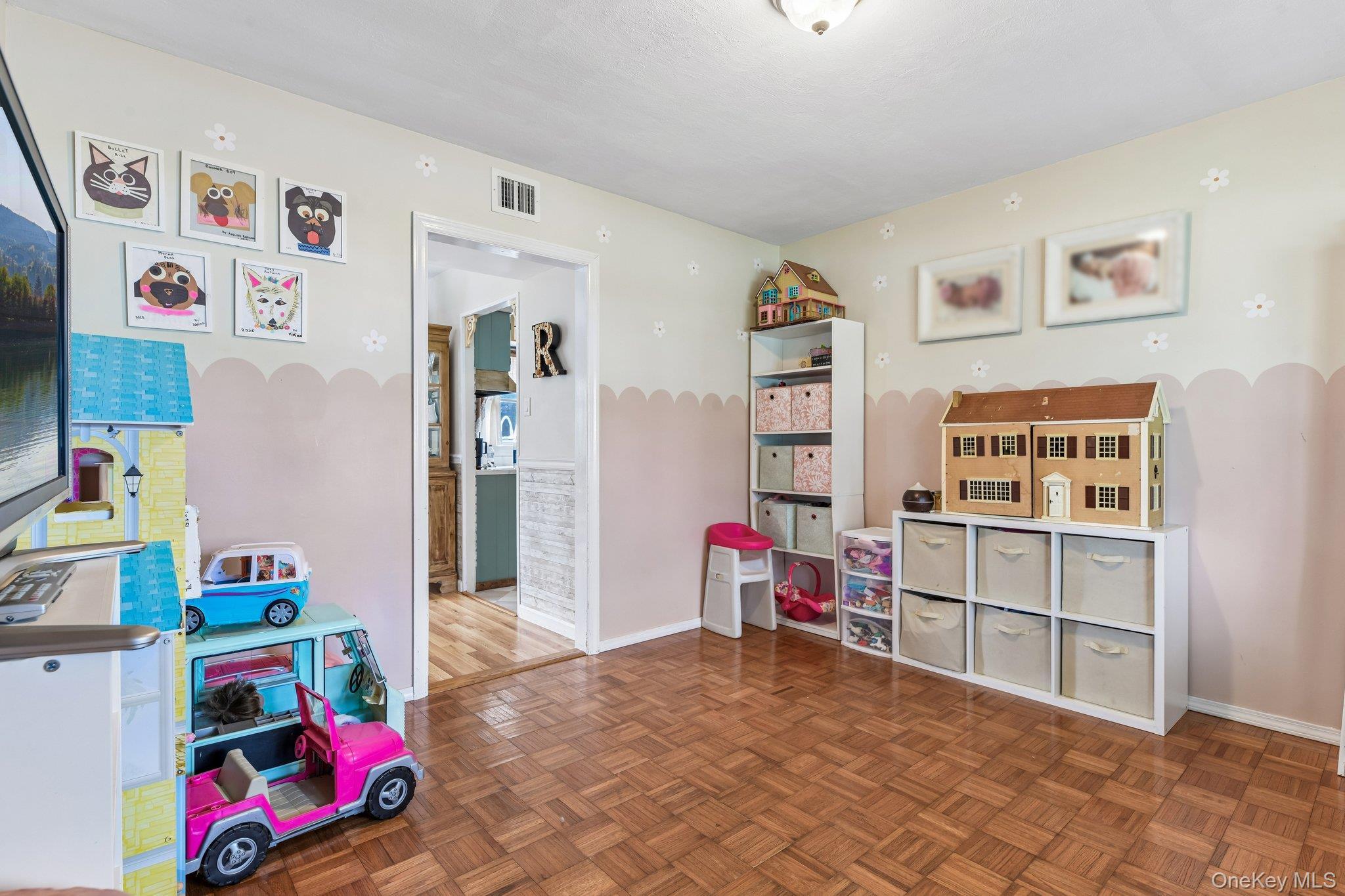 Single Family Manchester Lane Suffolk County, NY 11790, MLS-1031657-17