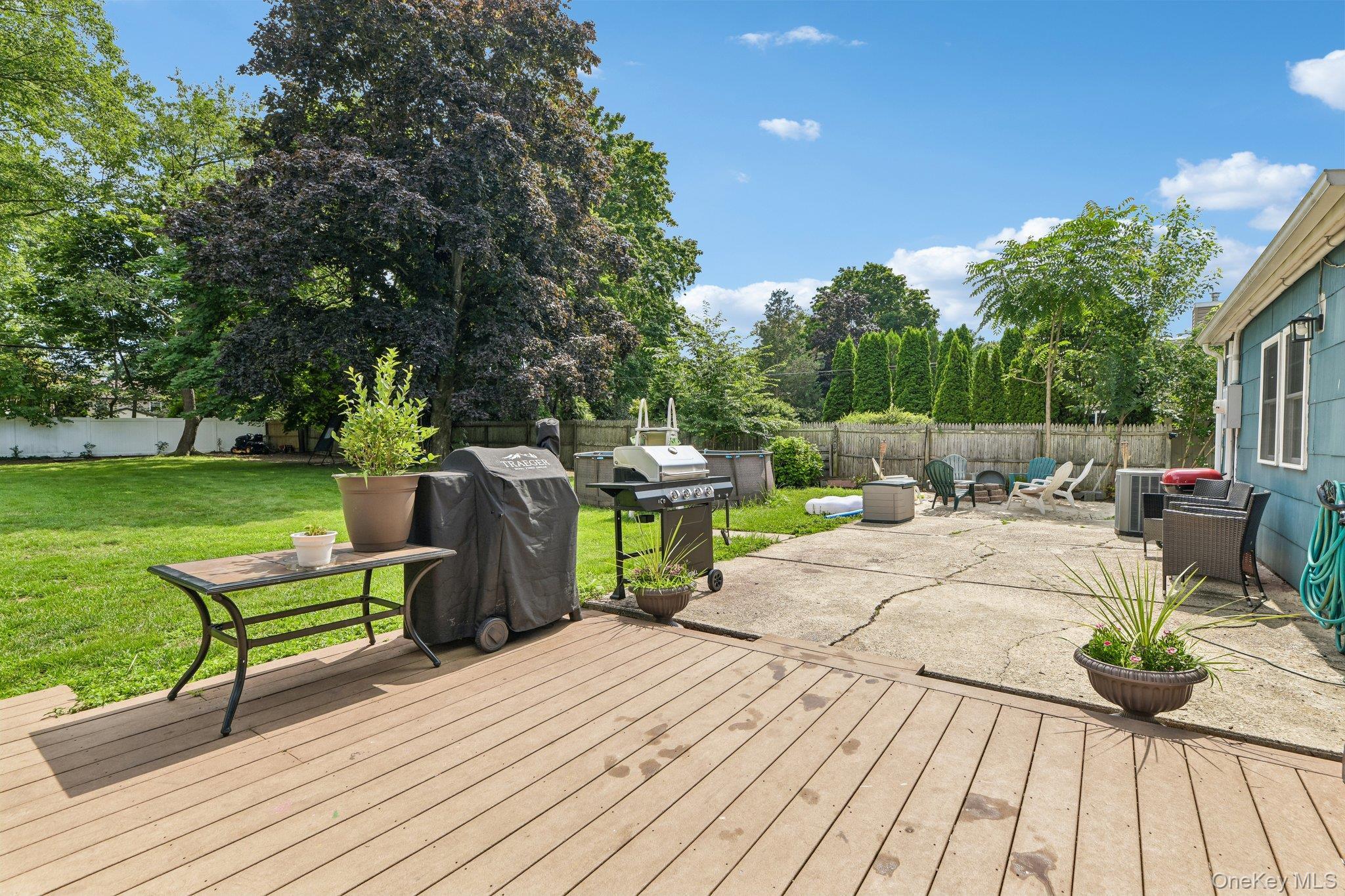 Single Family Manchester Lane Suffolk County, NY 11790, MLS-1031657-28