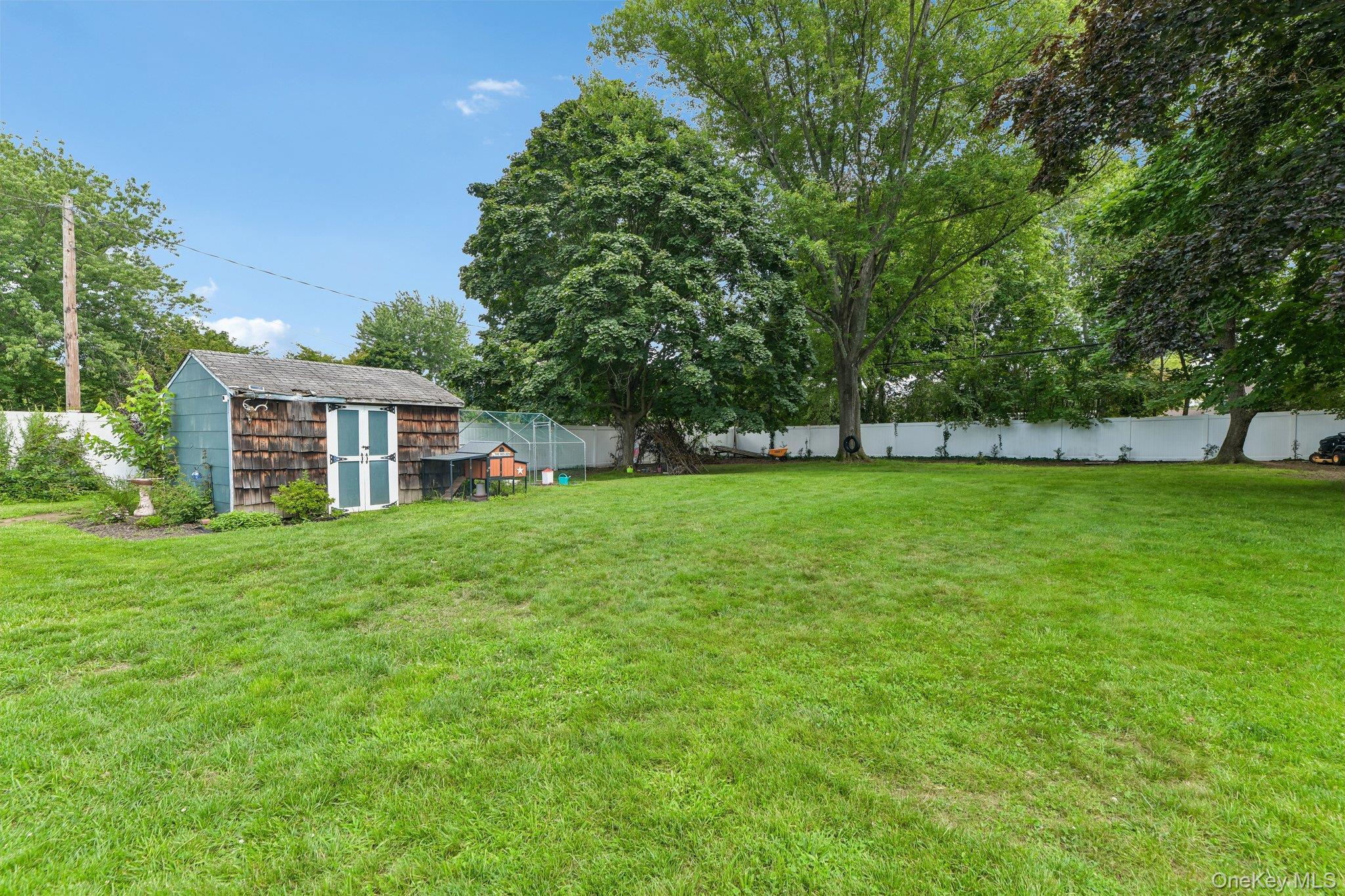 Single Family Manchester Lane Suffolk County, NY 11790, MLS-1031657-30