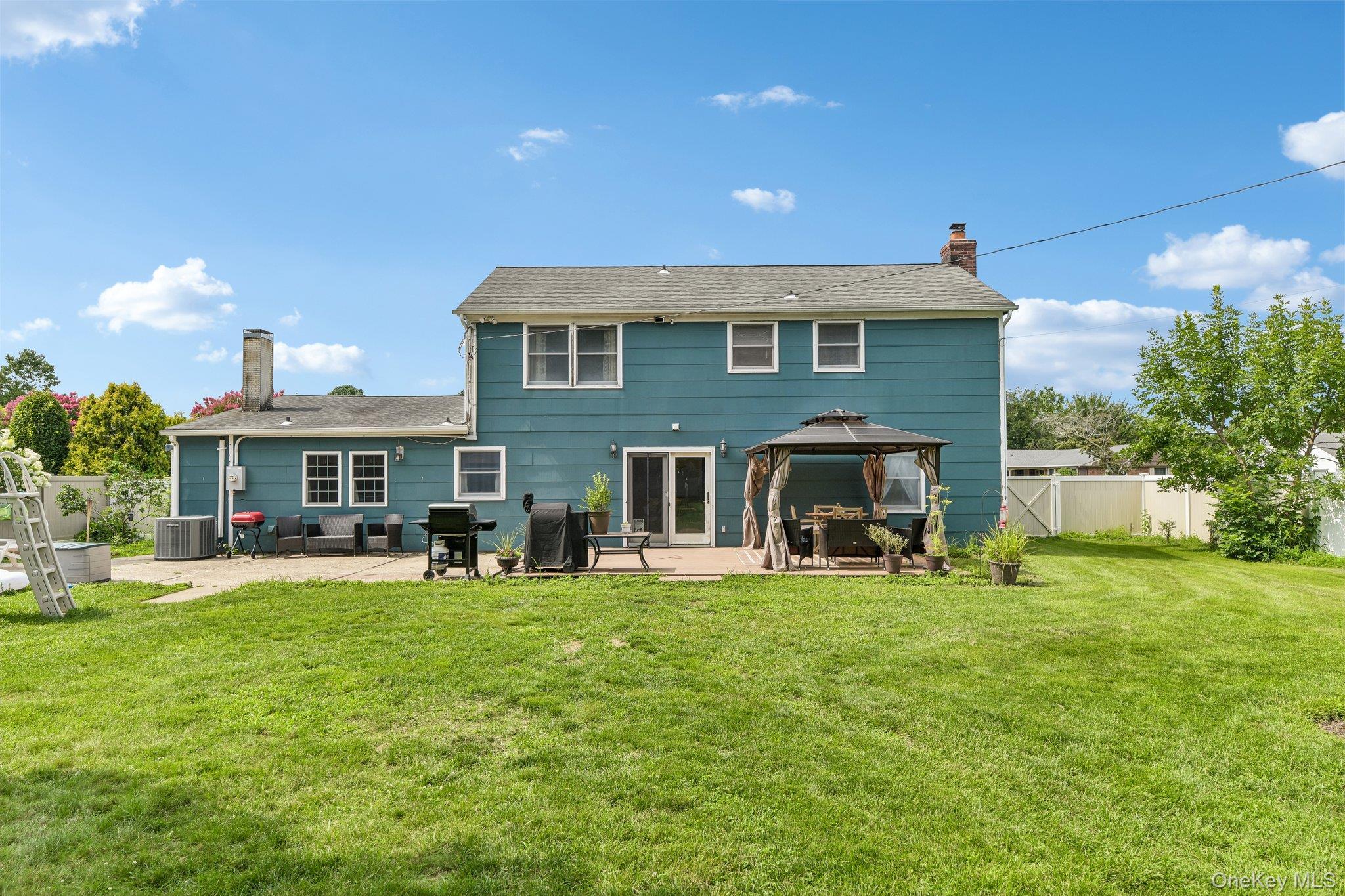 Single Family Manchester Lane Suffolk County, NY 11790, MLS-1031657-31