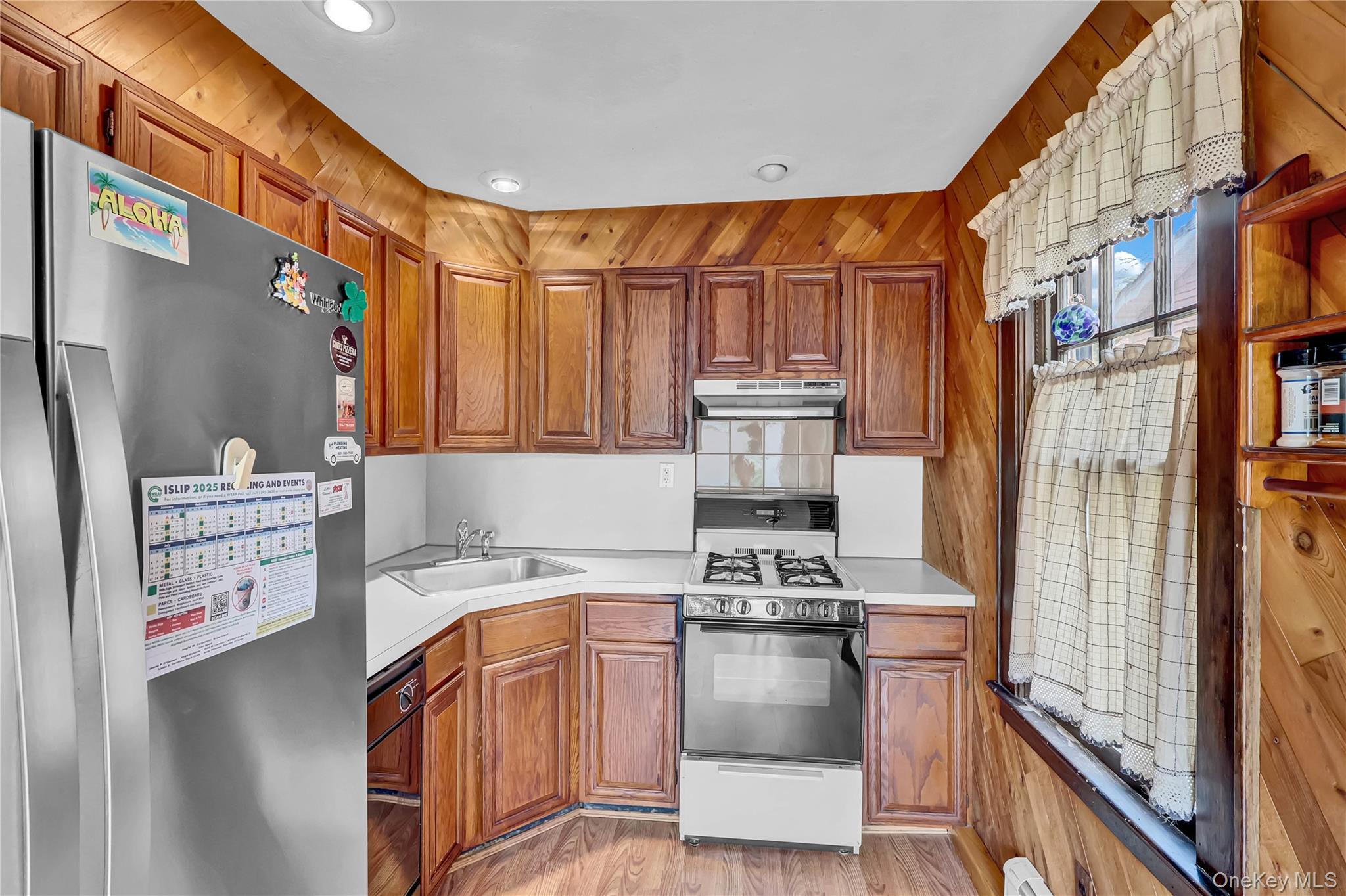 Single Family Broadway  Suffolk County, NY 11779, MLS-1031695-11