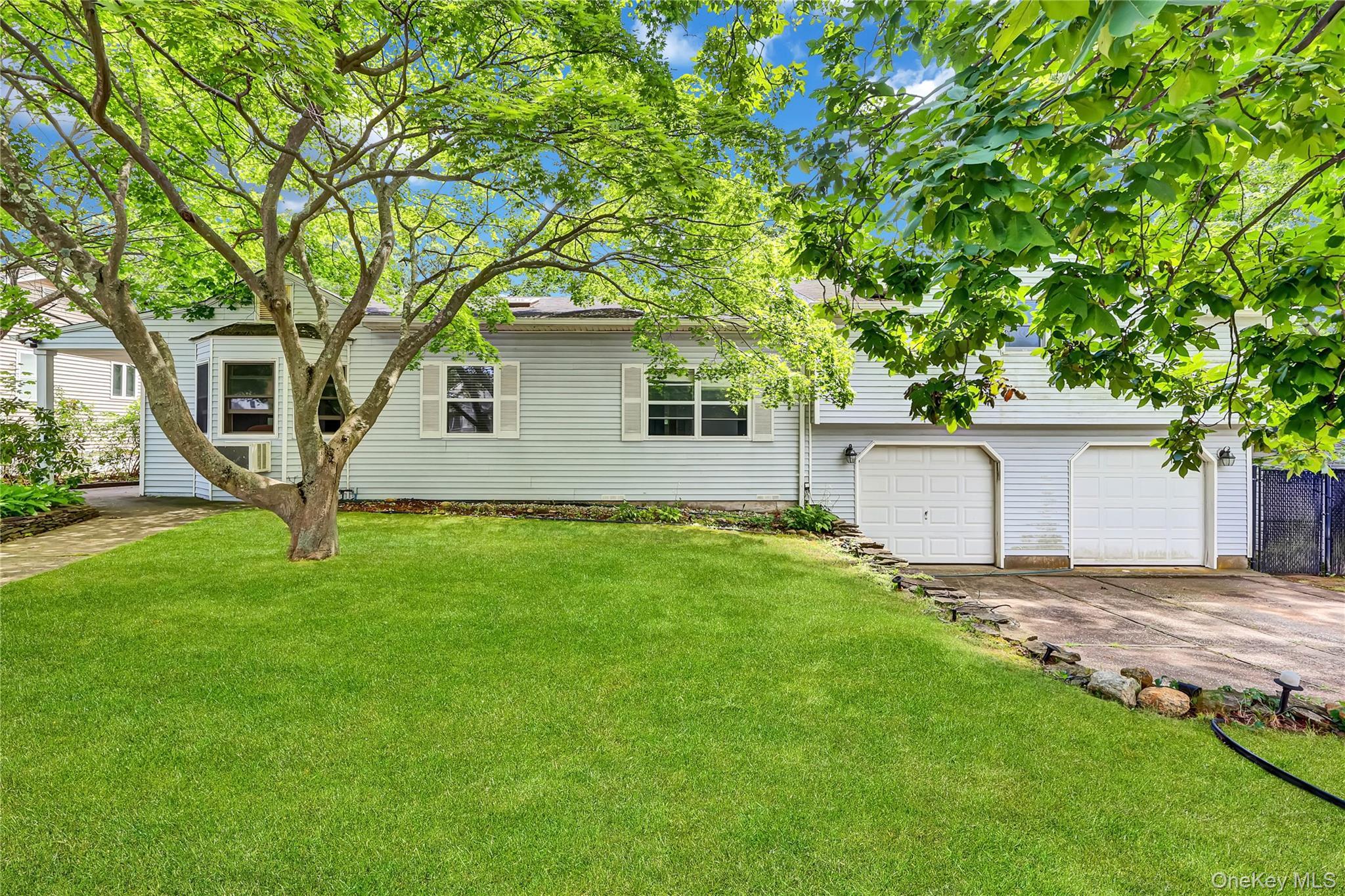 Single Family Broadway  Suffolk County, NY 11779, MLS-1031695-2