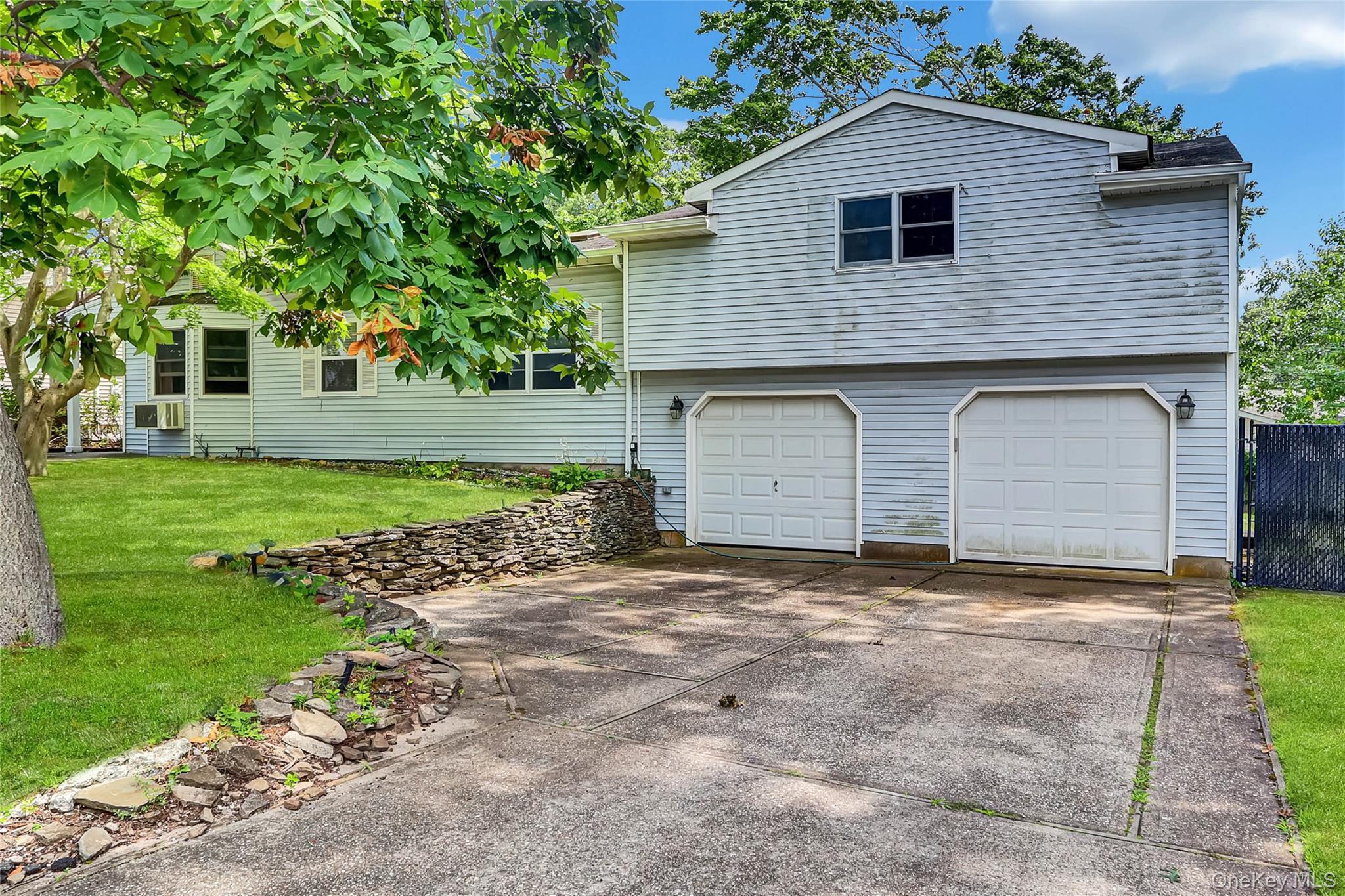 Single Family Broadway  Suffolk County, NY 11779, MLS-1031695-3