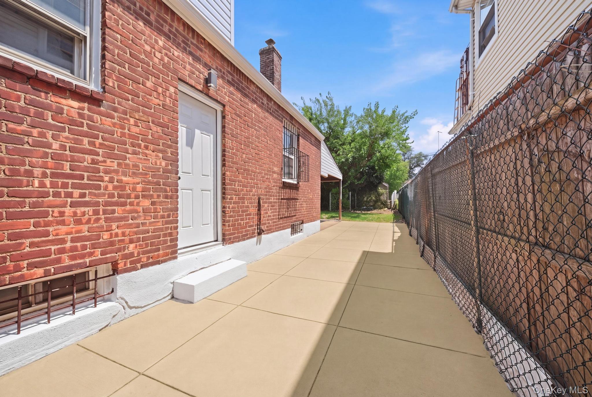 Single Family 218th Street Queens, NY 11413, MLS-1031702-17