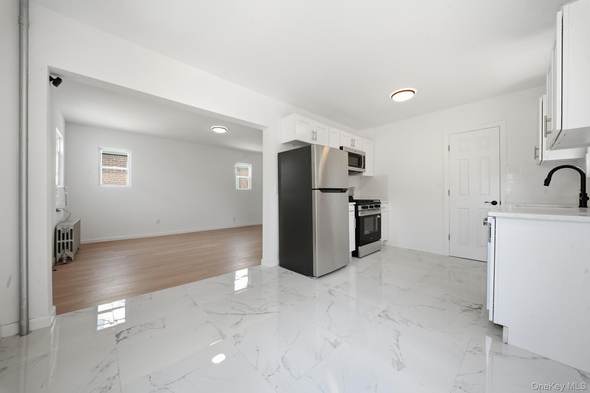 Single Family 218th Street Queens, NY 11413, MLS-1031702-4