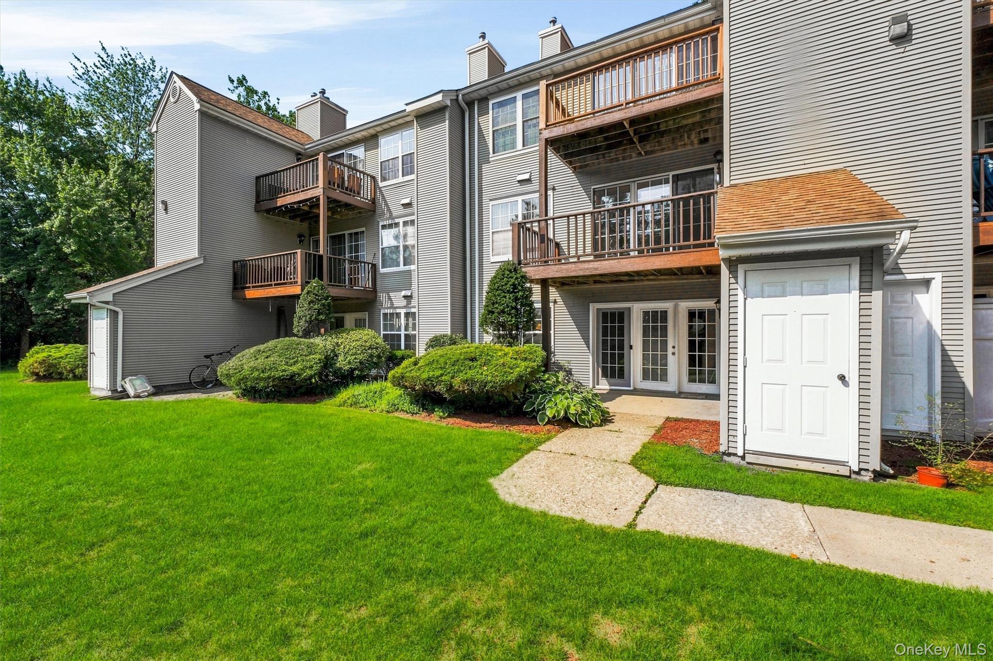 Single Family Washington Green  Orange County, NY 12553, MLS-1031728-25