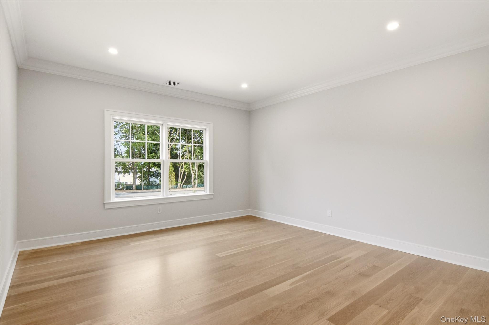 Single Family Cove Road  Suffolk County, NY 11768, MLS-1031732-35