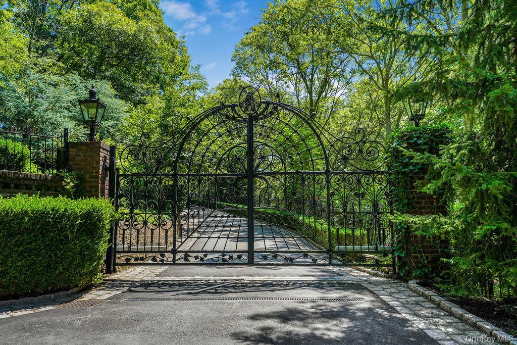 Single Family Gwynne Road  Suffolk County, NY 11747, MLS-1031747-3