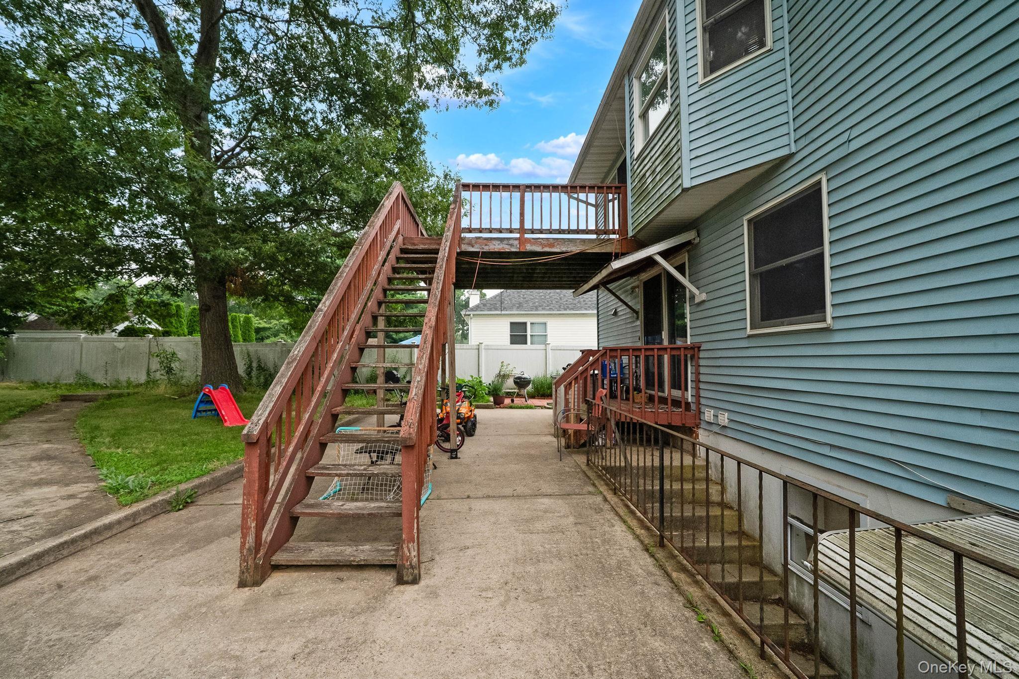 Single Family Cedar Oaks Avenue Suffolk County, NY 11738, MLS-1031748-32