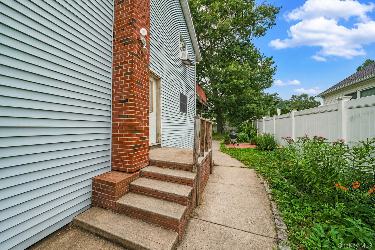 Single Family Cedar Oaks Avenue Suffolk County, NY 11738, MLS-1031748-4