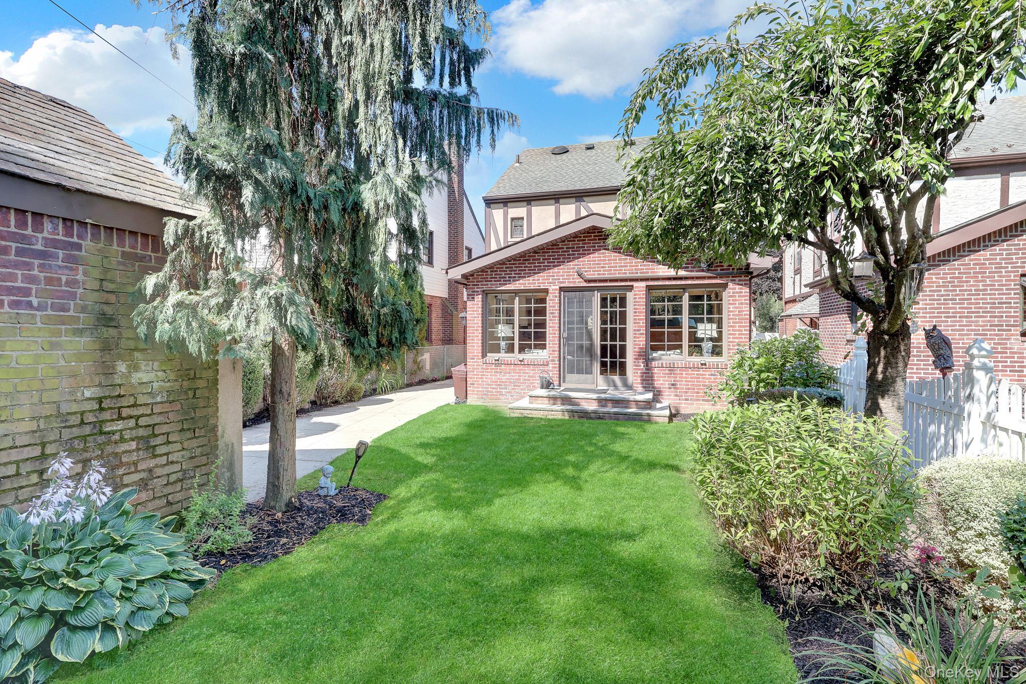 Single Family 253rd Street Queens, NY 11426, MLS-1031823-32