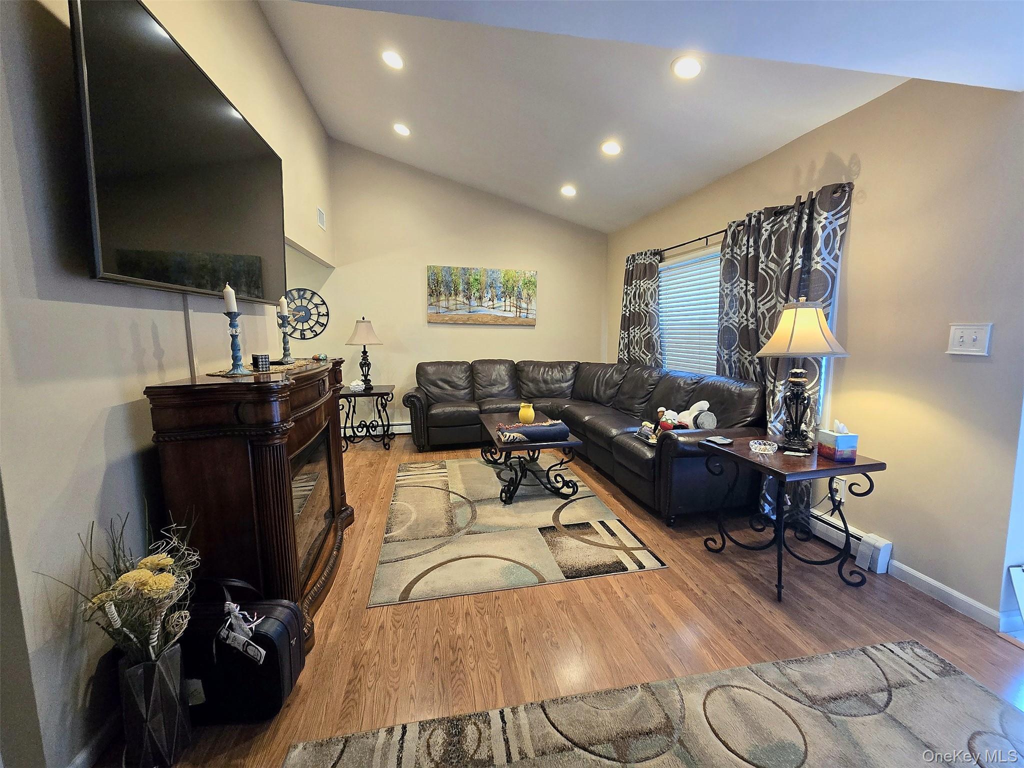 Single Family Meyer Lane  Suffolk County, NY 11763, MLS-1031881-13