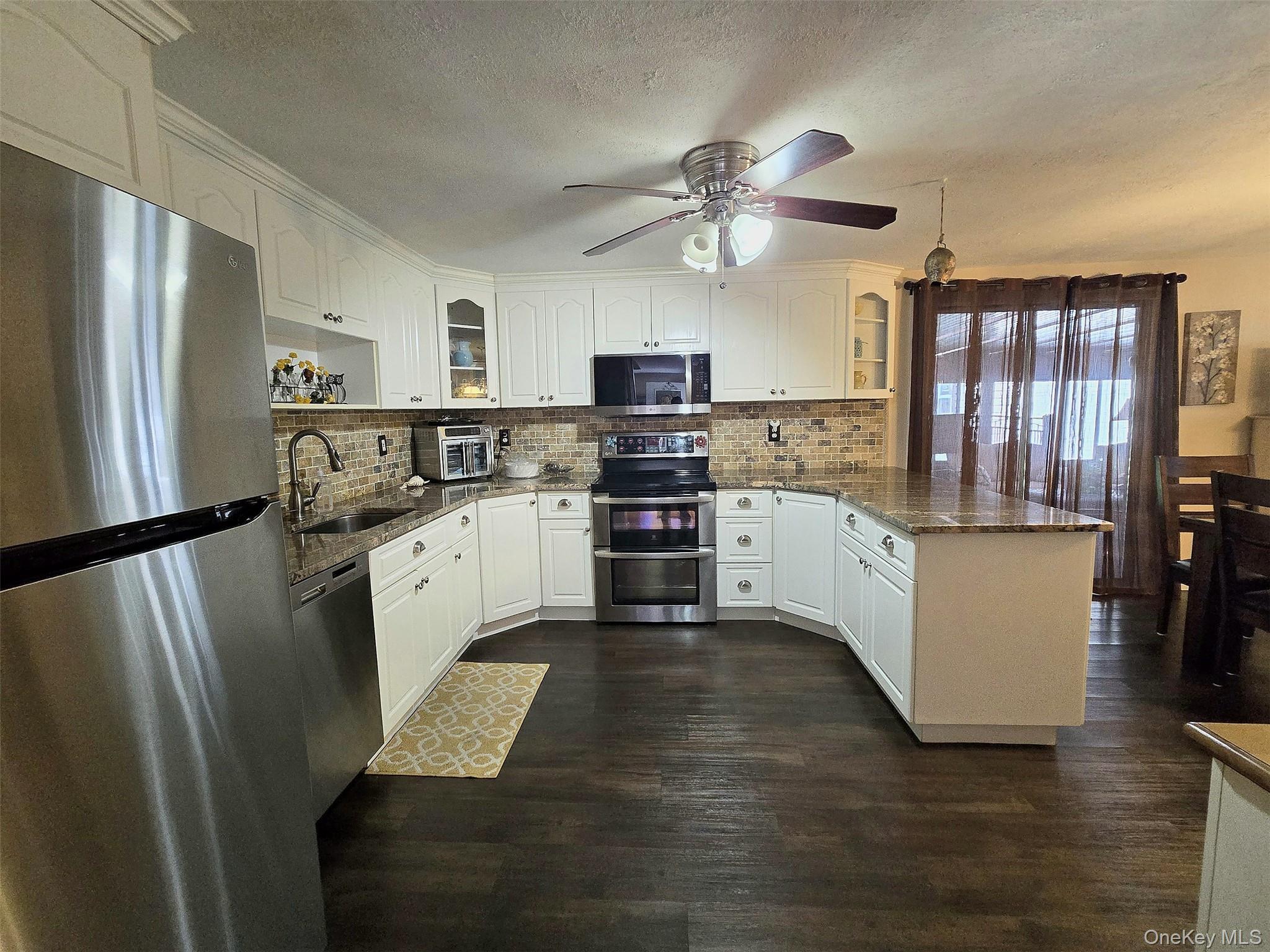 Single Family Meyer Lane  Suffolk County, NY 11763, MLS-1031881-16