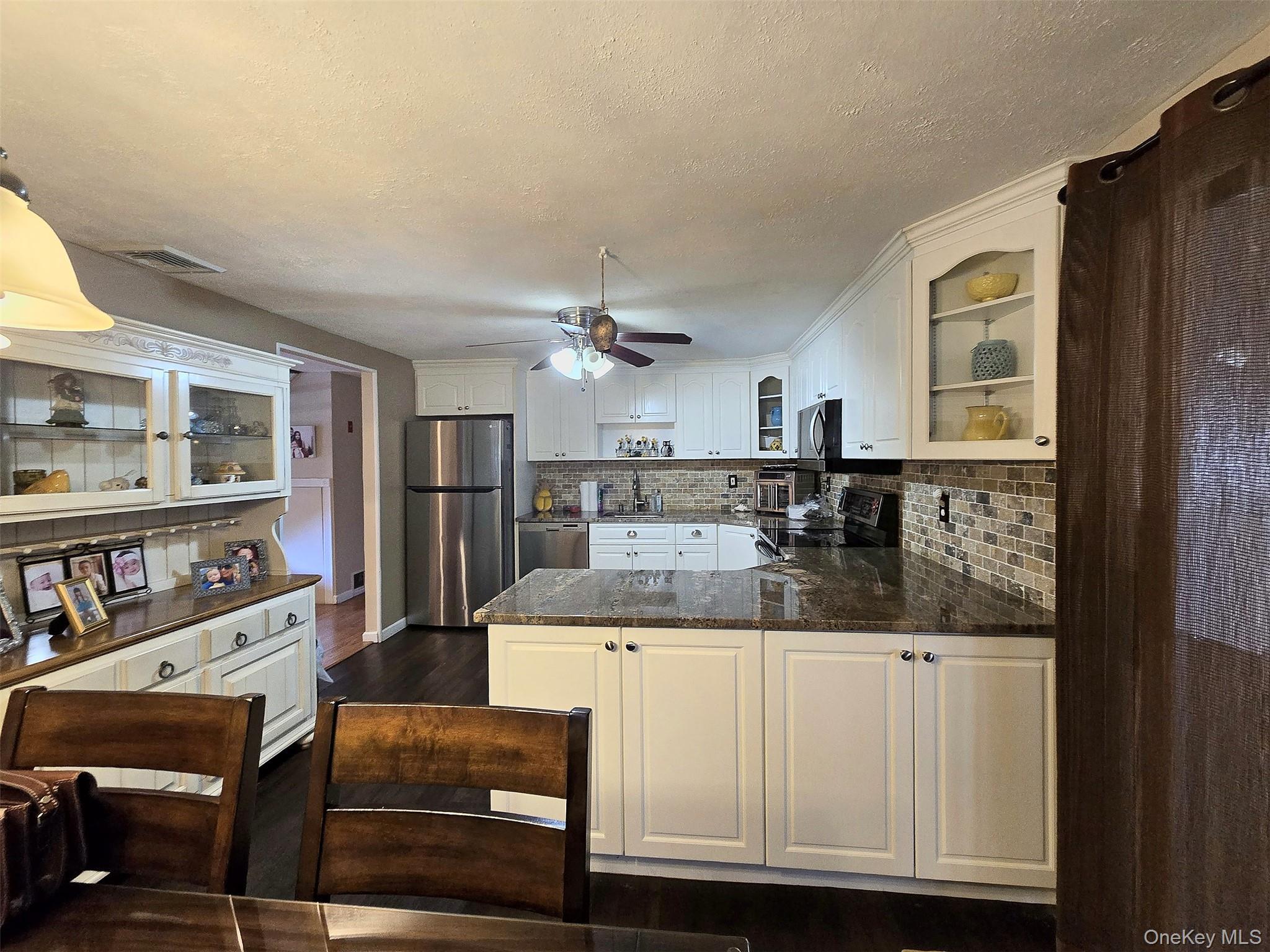 Single Family Meyer Lane  Suffolk County, NY 11763, MLS-1031881-17
