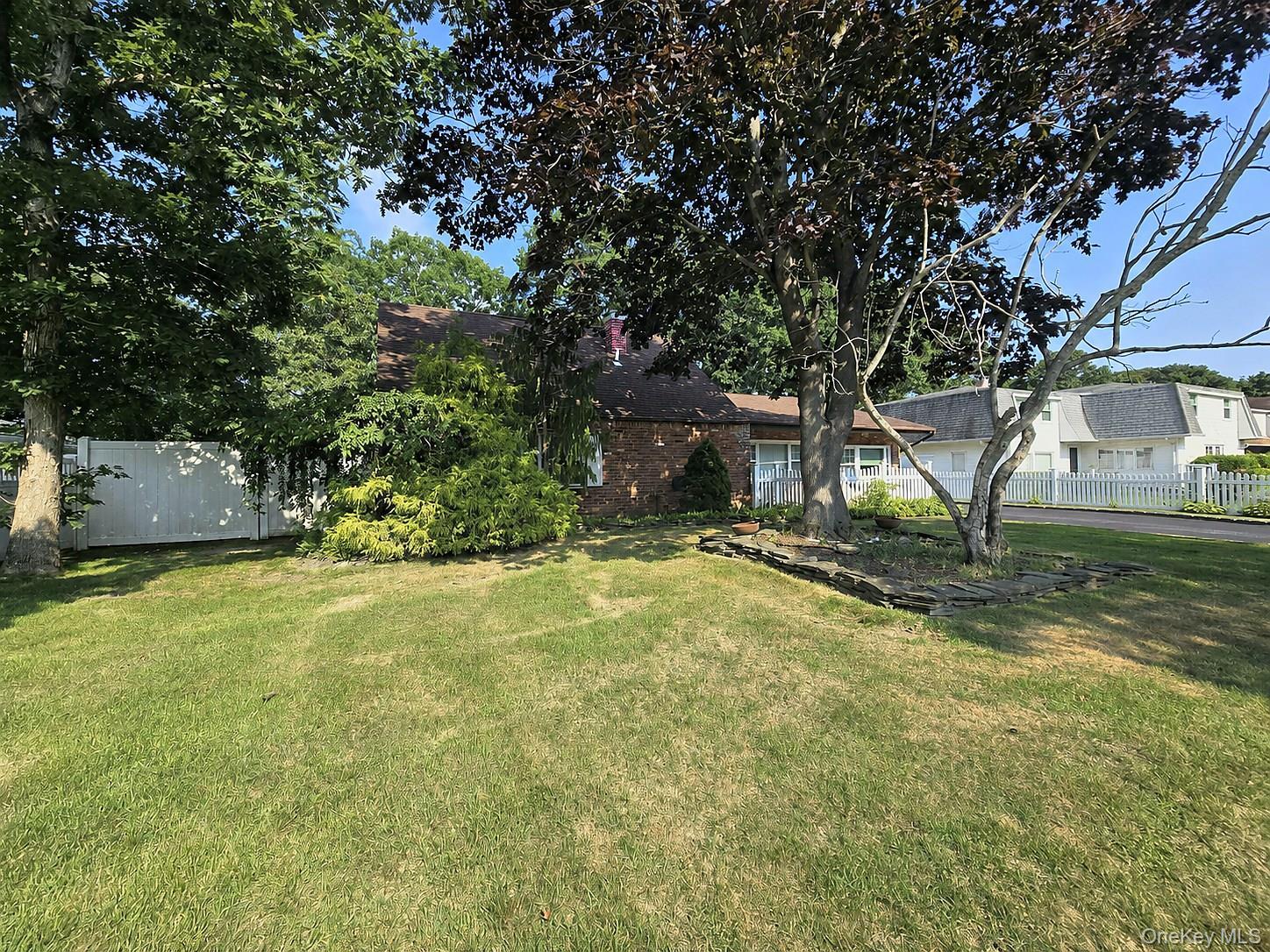 Single Family Meyer Lane  Suffolk County, NY 11763, MLS-1031881-3