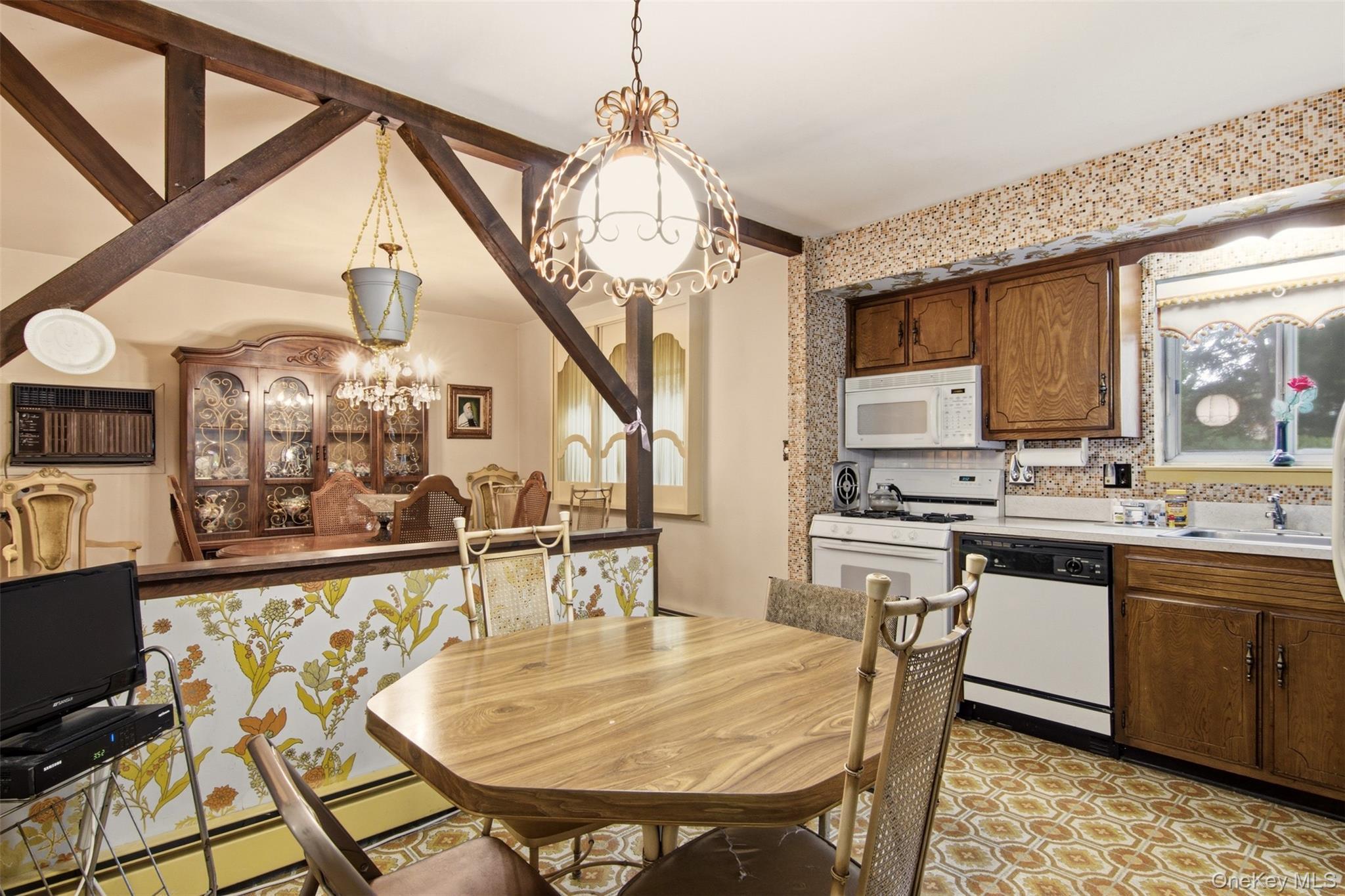Single Family Smithtown Crescent Suffolk County, NY 11787, MLS-1031895-12