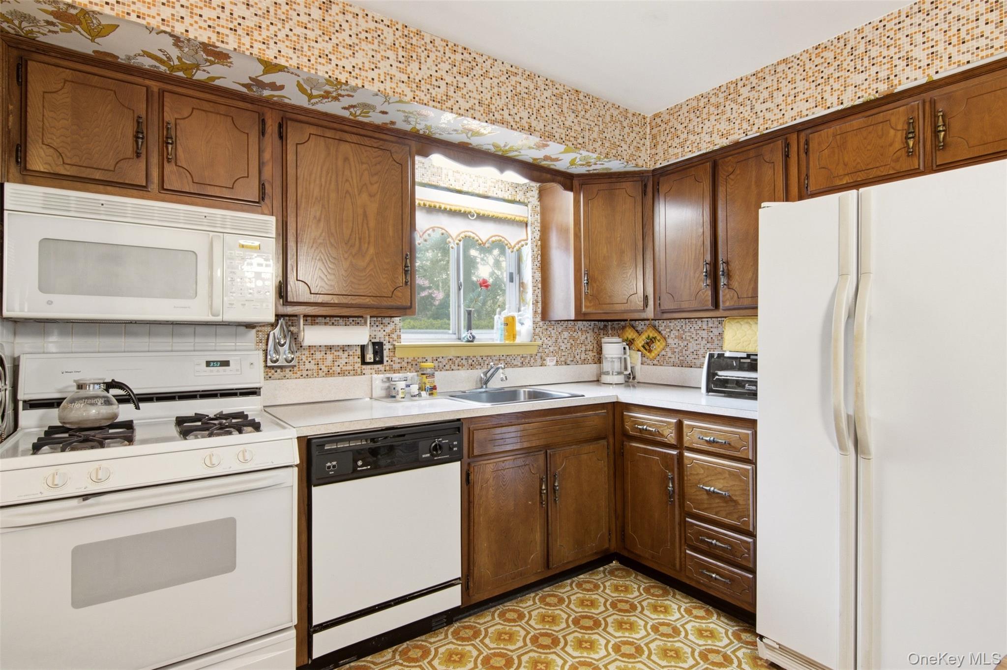 Single Family Smithtown Crescent Suffolk County, NY 11787, MLS-1031895-14