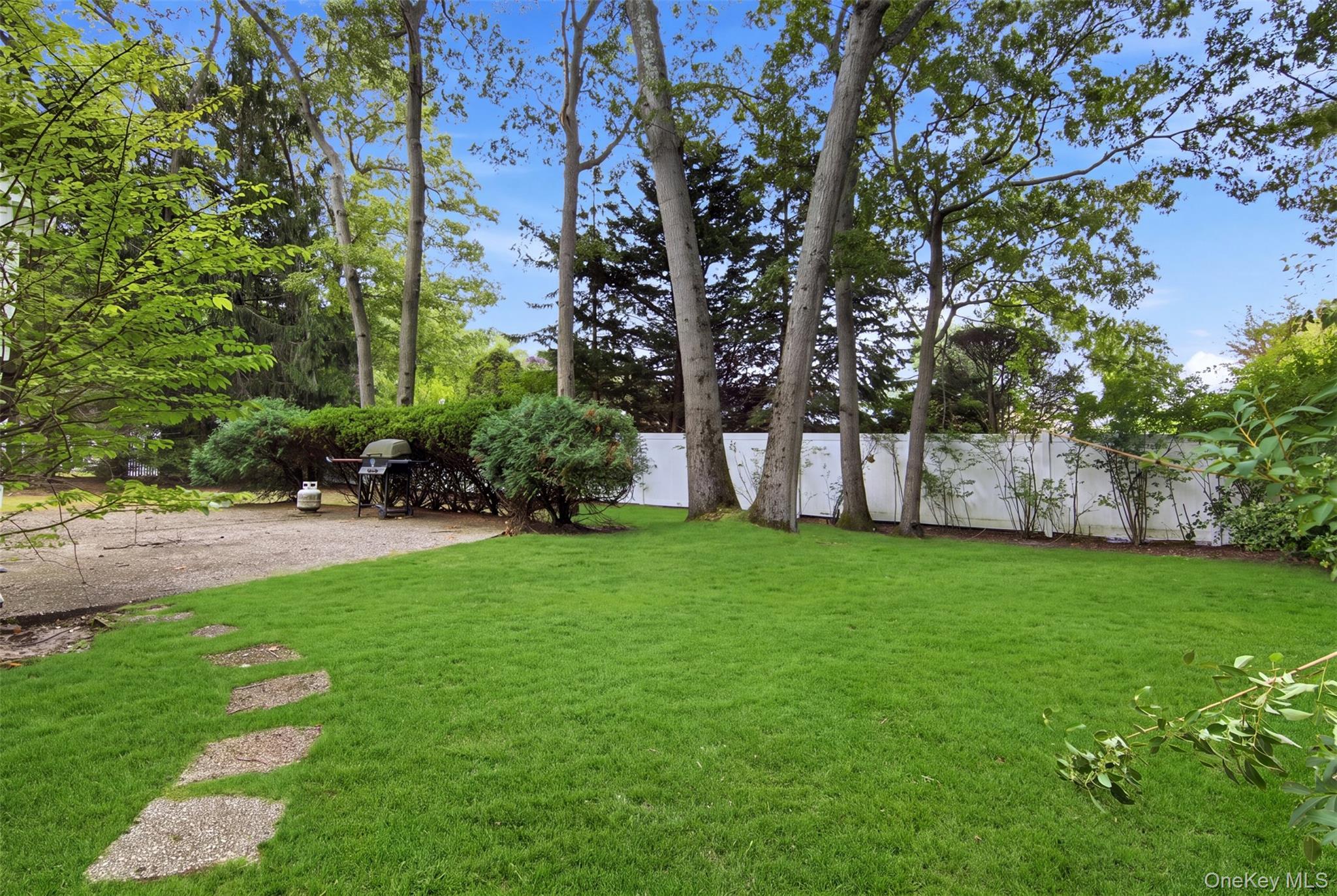 Single Family Smithtown Crescent Suffolk County, NY 11787, MLS-1031895-21