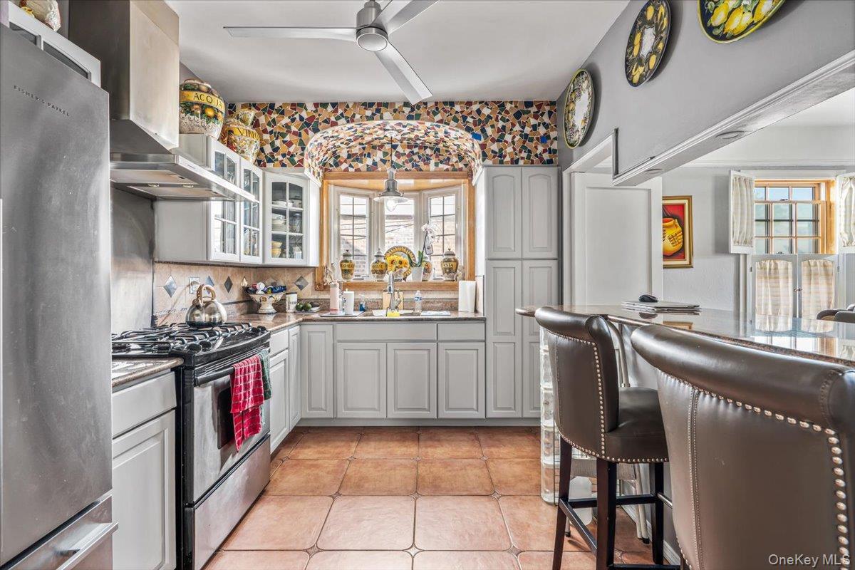 Single Family 25th Avenue Queens, NY 11357, MLS-1031900-10