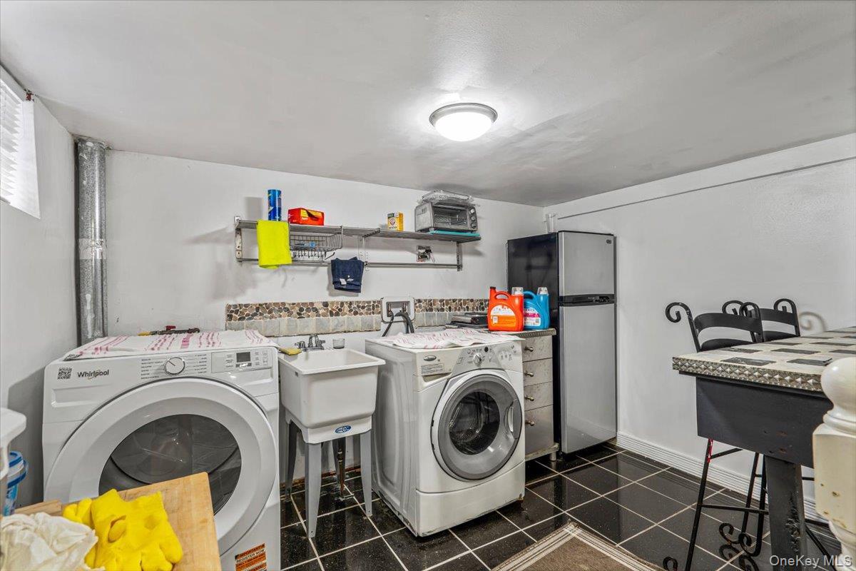 Single Family 25th Avenue Queens, NY 11357, MLS-1031900-15