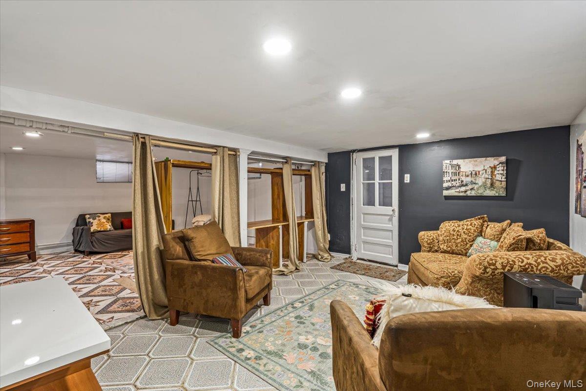 Single Family 25th Avenue Queens, NY 11357, MLS-1031900-16