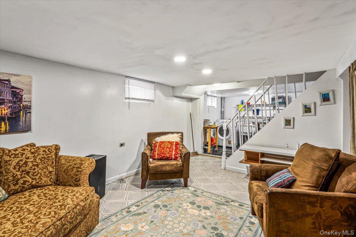 Single Family 25th Avenue Queens, NY 11357, MLS-1031900-17